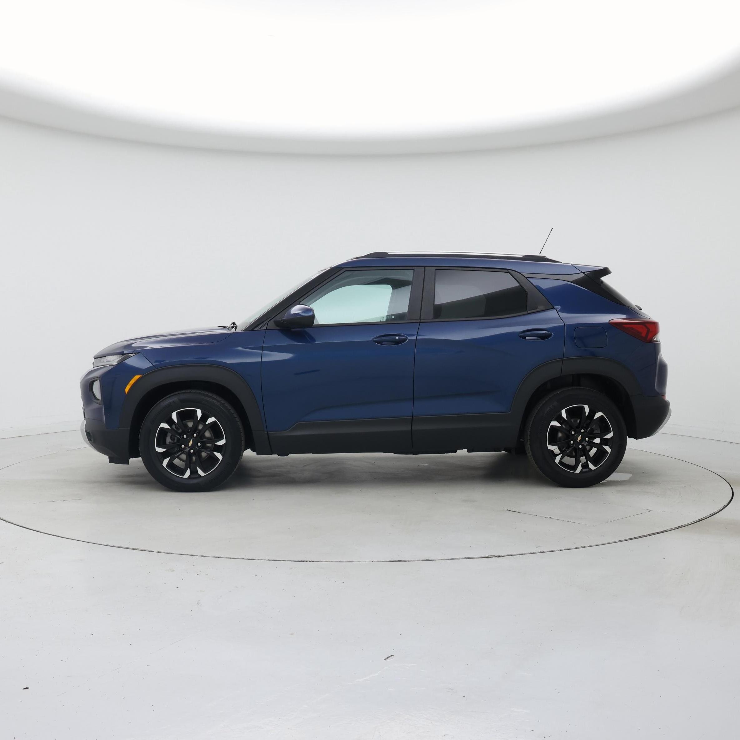 Thumbnail: 2021 Chevrolet TrailBlazer - 3