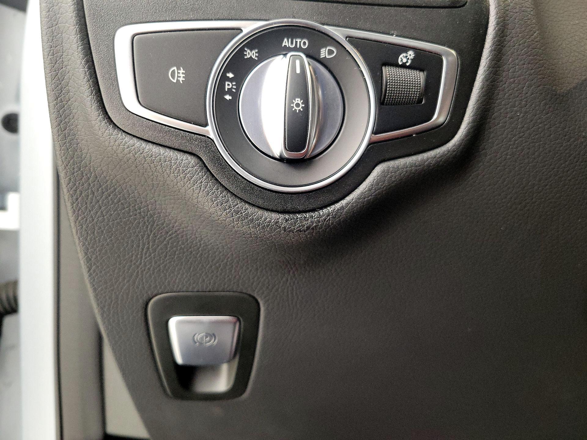 Thumbnail: 2022 Mercedes-Benz GLC - 13