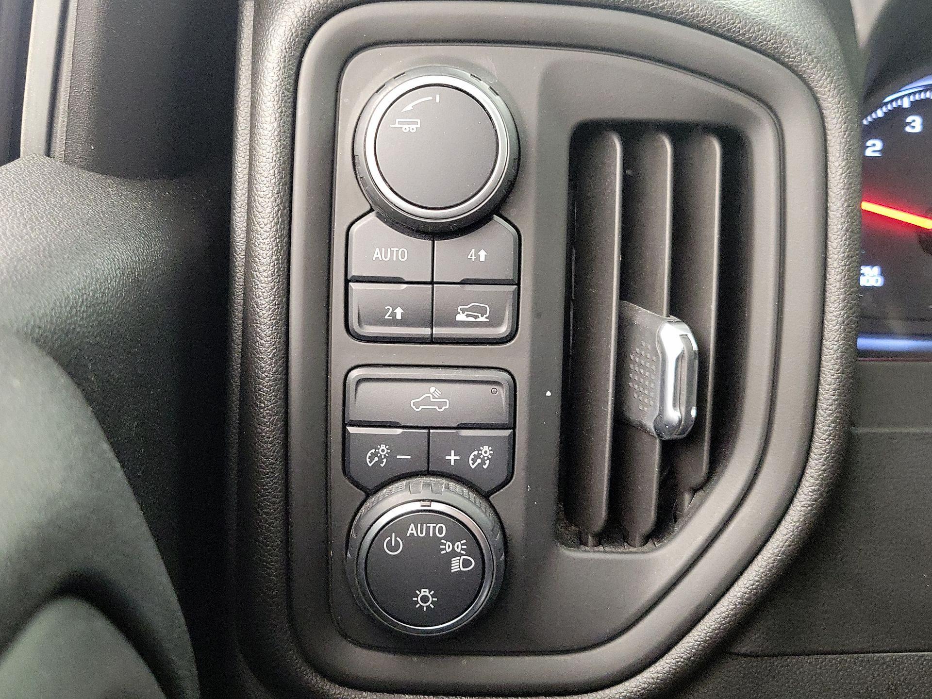 Thumbnail: 2020 Chevrolet Silverado 1500 - 13