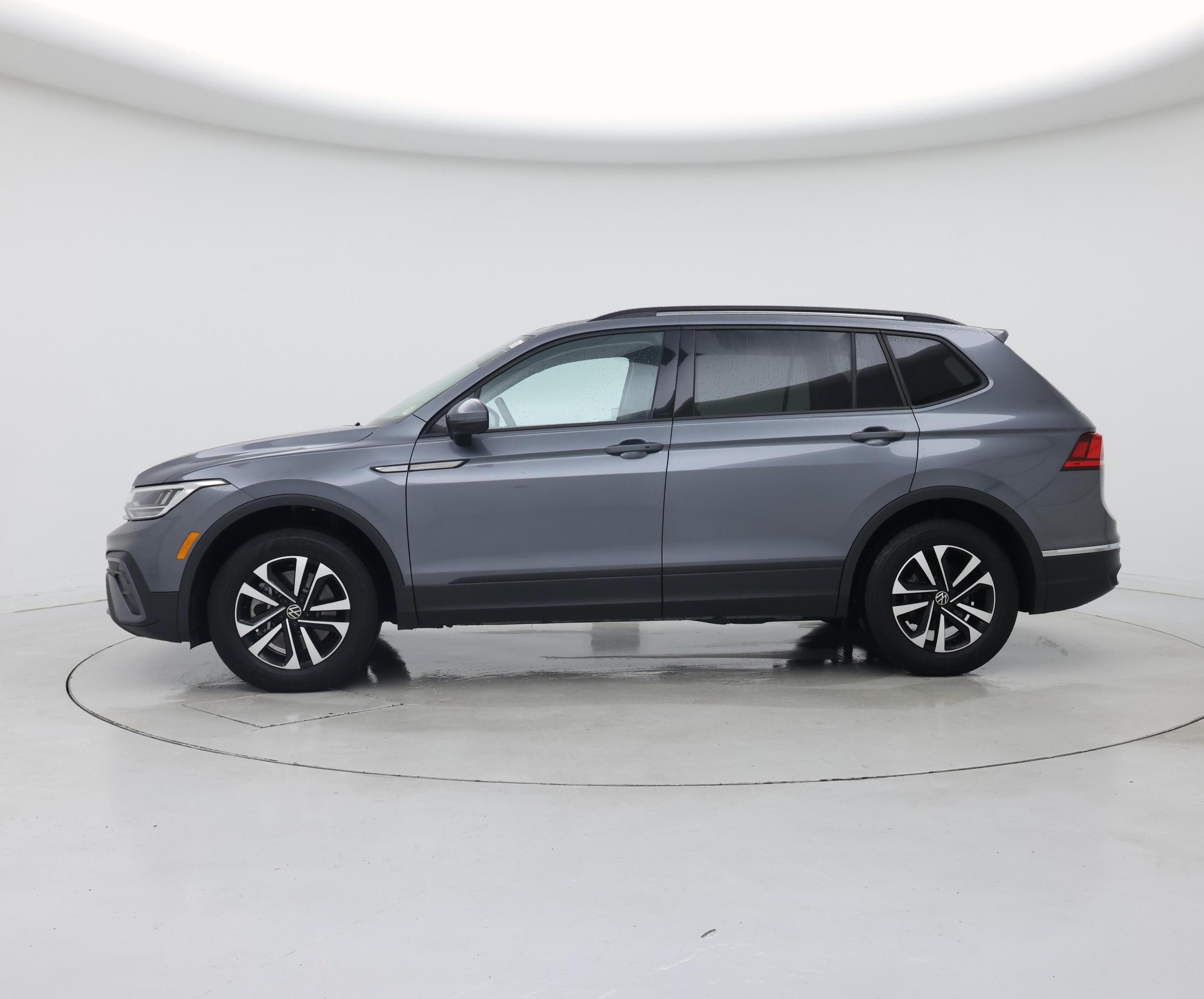 Thumbnail: 2024 Volkswagen Tiguan - 3