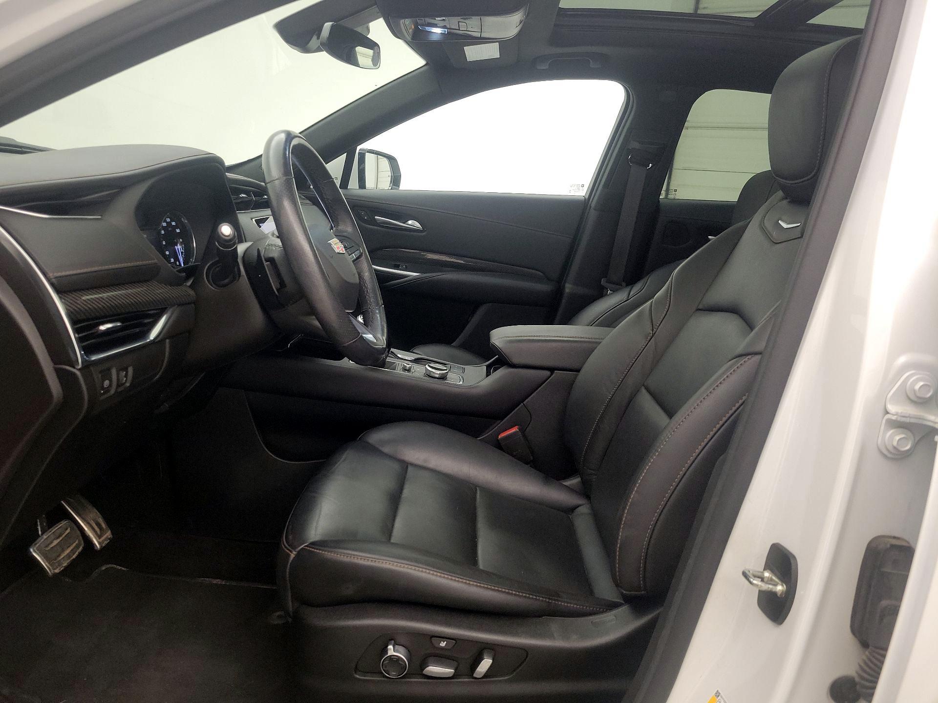 Thumbnail: 2023 Cadillac XT4 - 11