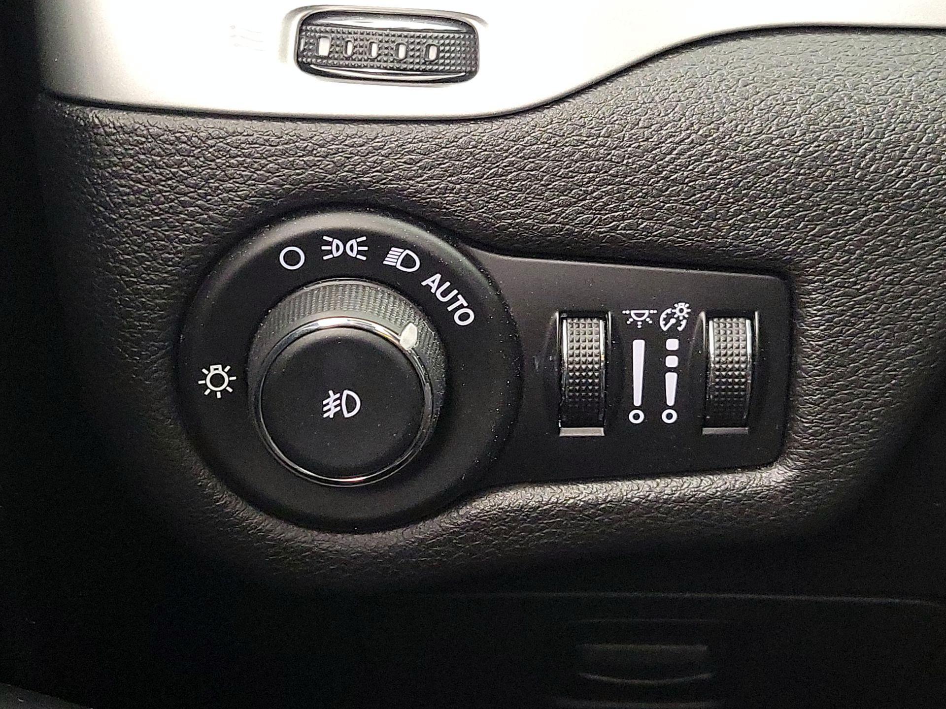 Thumbnail: 2014 Jeep Cherokee - 13