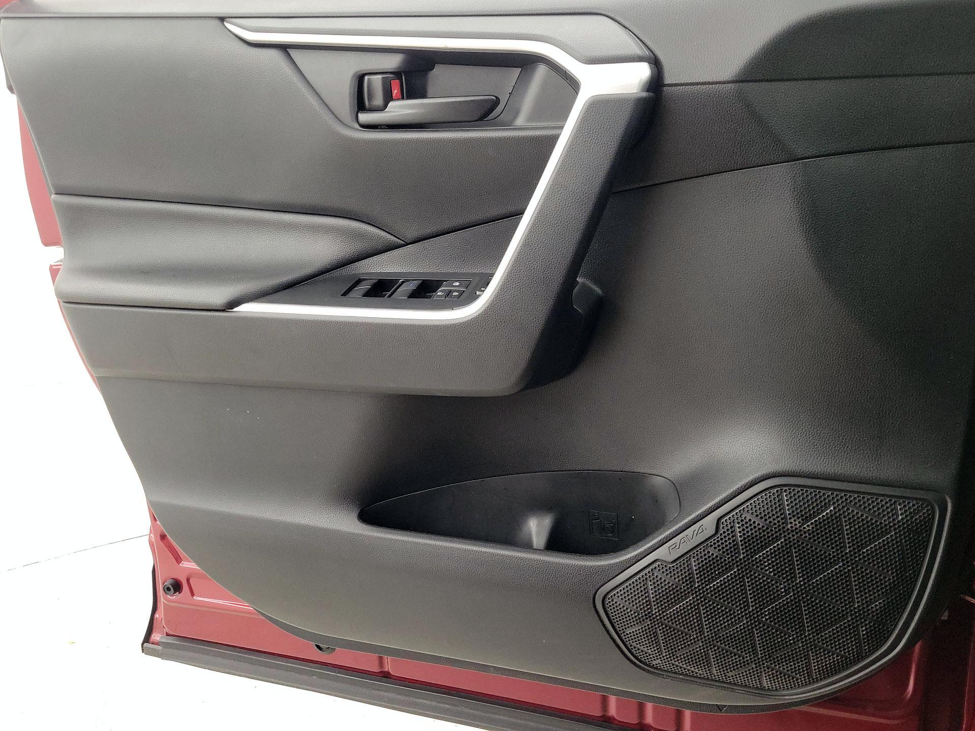 Thumbnail: 2021 Toyota RAV4 - 12