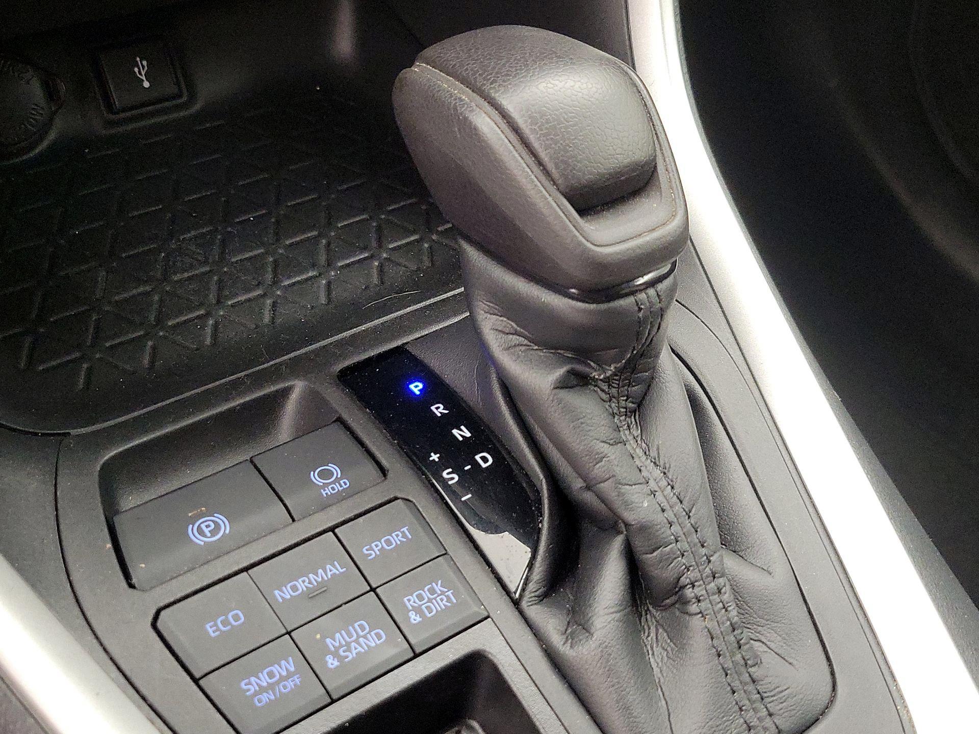 Thumbnail: 2021 Toyota RAV4 - 17
