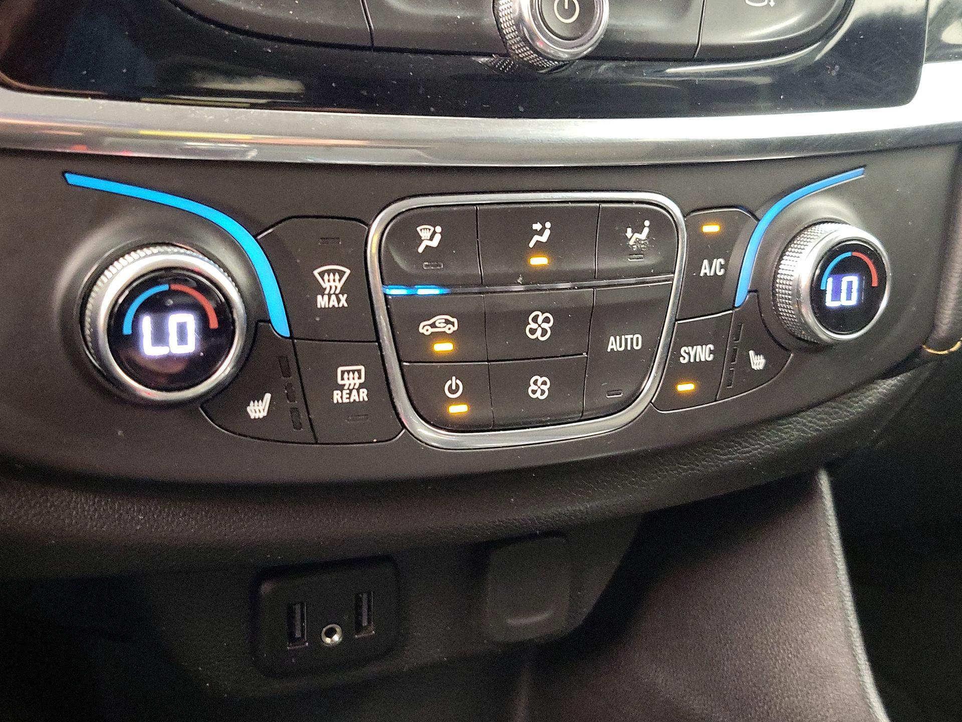 Thumbnail: 2020 Chevrolet Traverse - 16