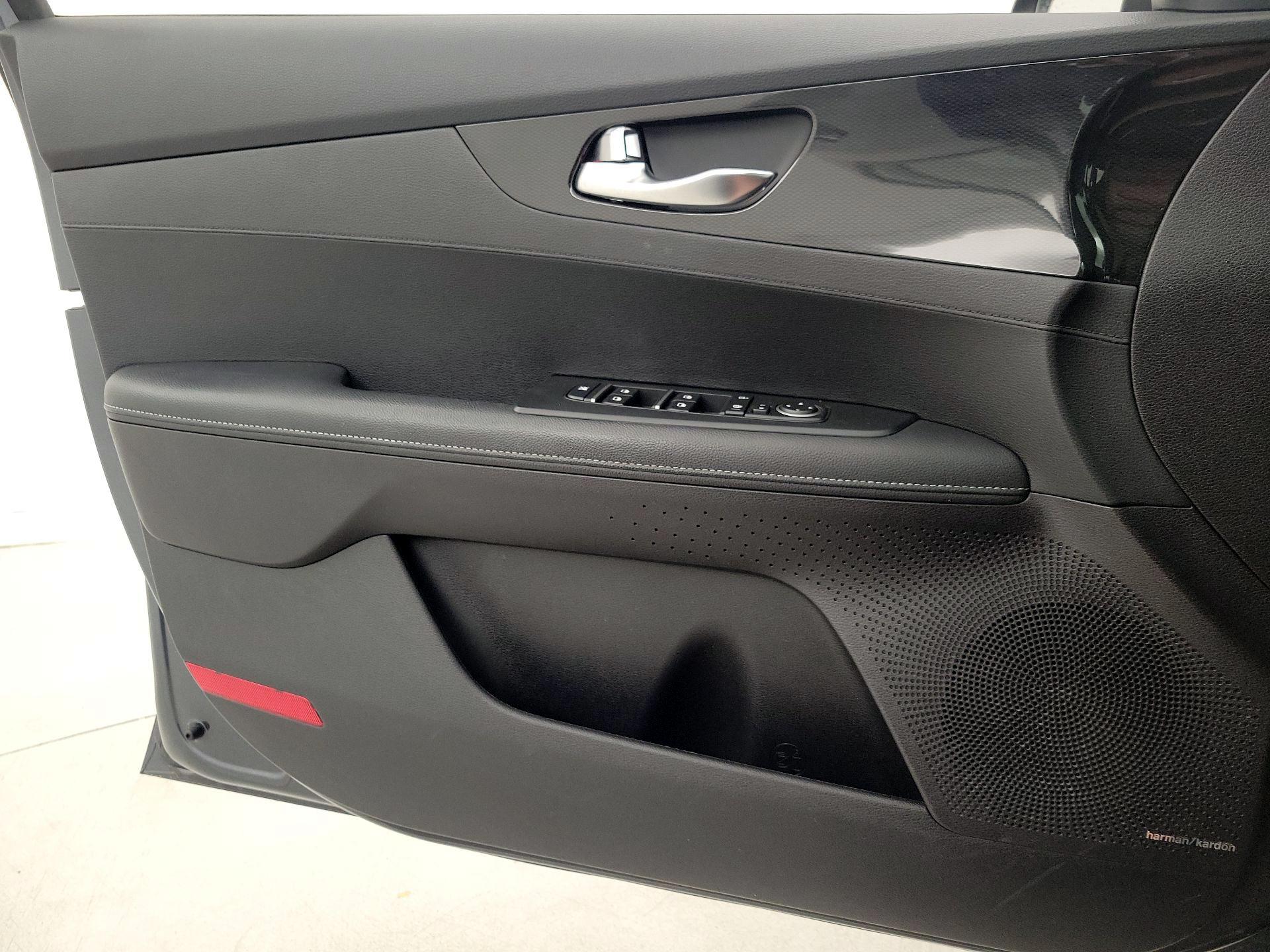 Thumbnail: 2021 Kia Forte - 12