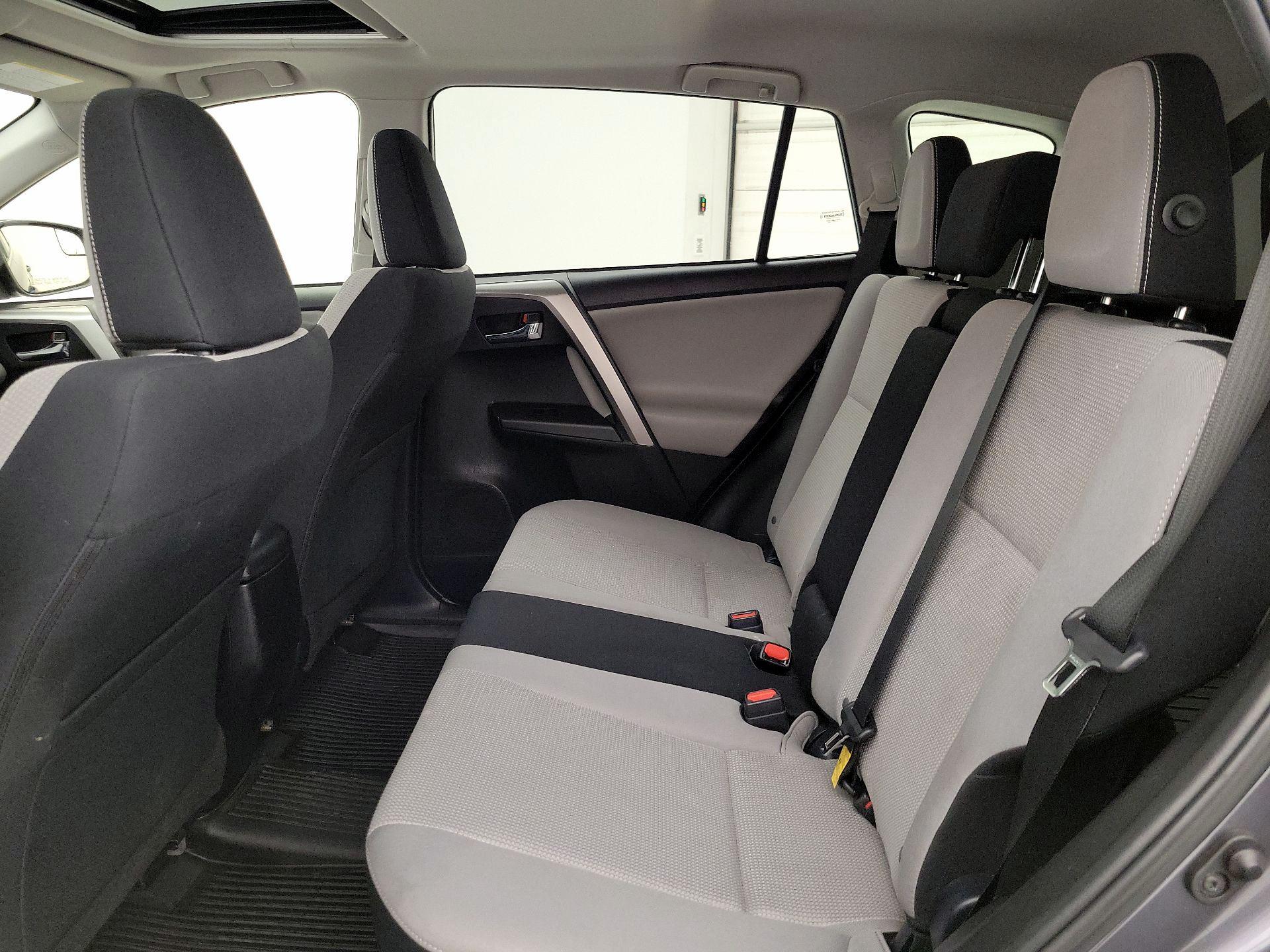Thumbnail: 2017 Toyota RAV4 - 20