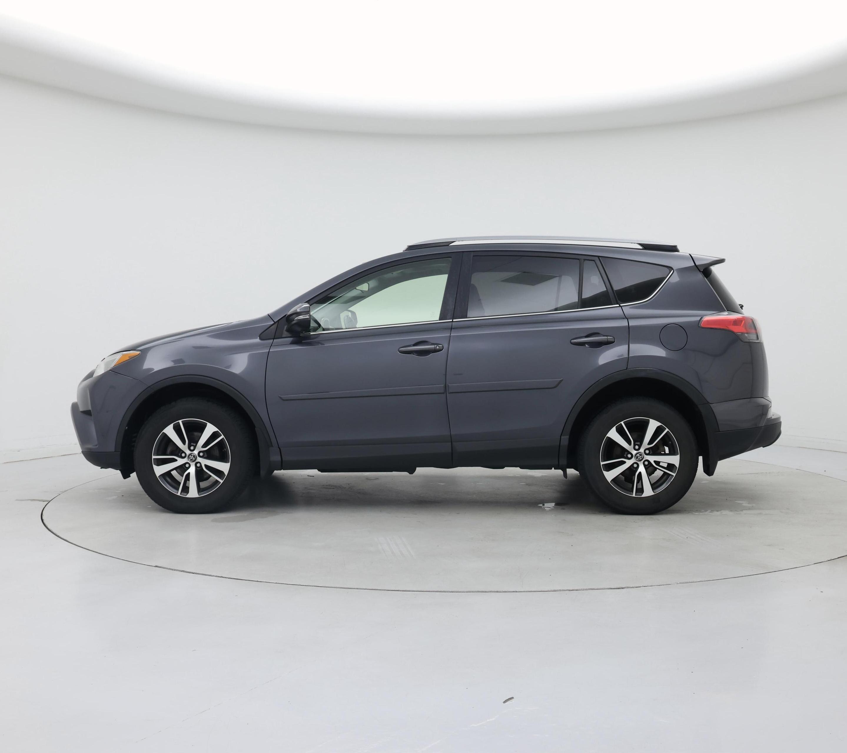 Thumbnail: 2017 Toyota RAV4 - 3