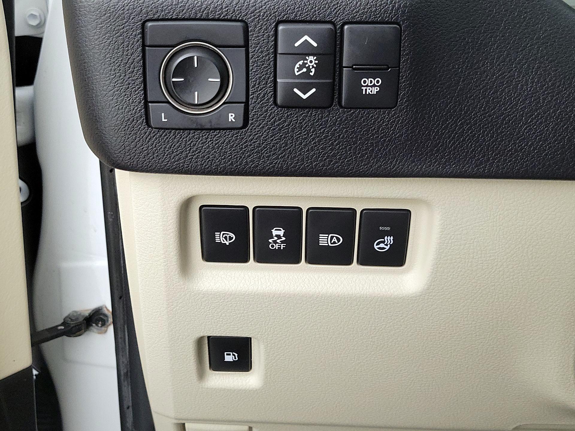 Thumbnail: 2021 Lexus GX - 13