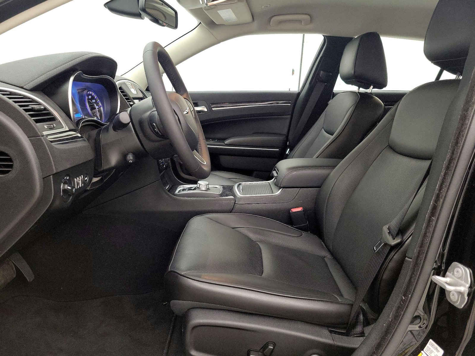 2023 Chrysler 300 Touring L - Photo 12