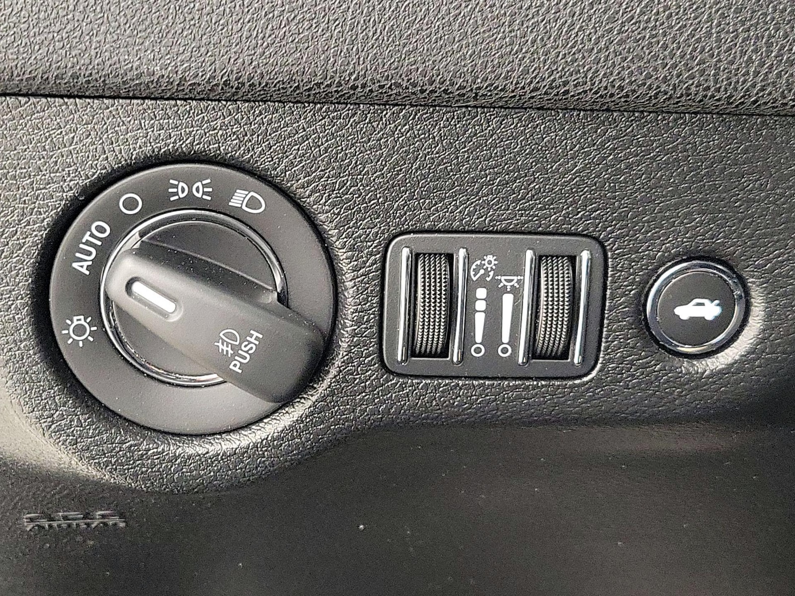 2023 Chrysler 300 Touring L - Photo 14