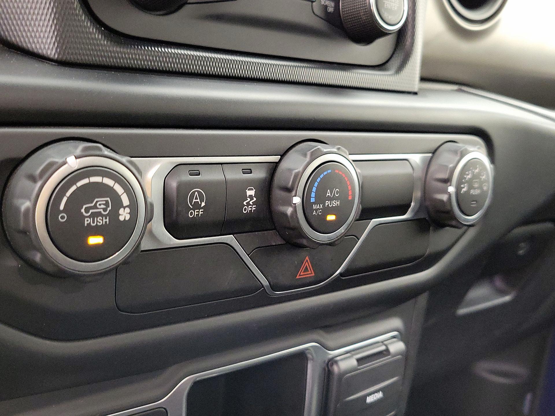 Thumbnail: 2019 Jeep Wrangler - 16