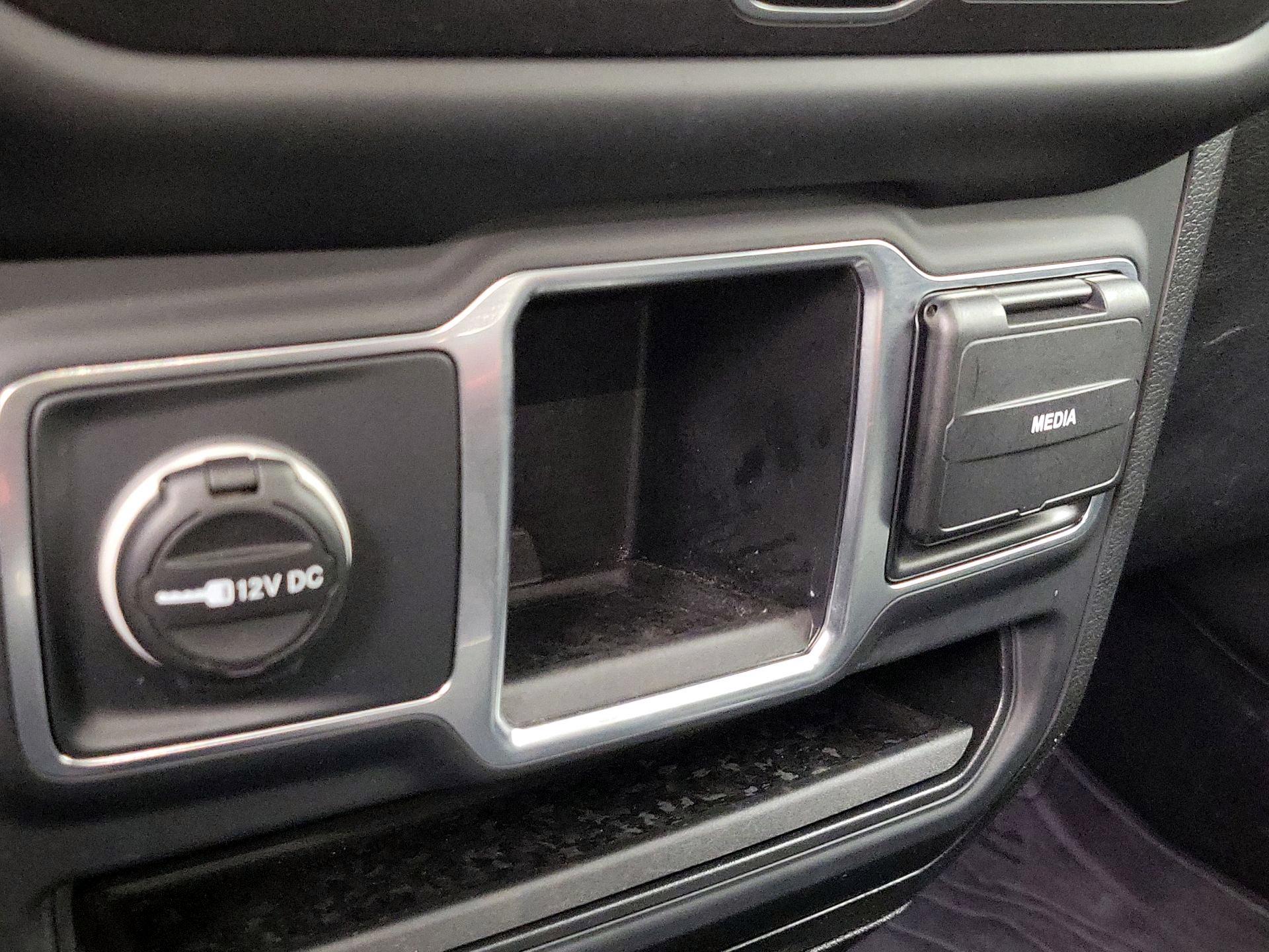 Thumbnail: 2019 Jeep Wrangler - 18