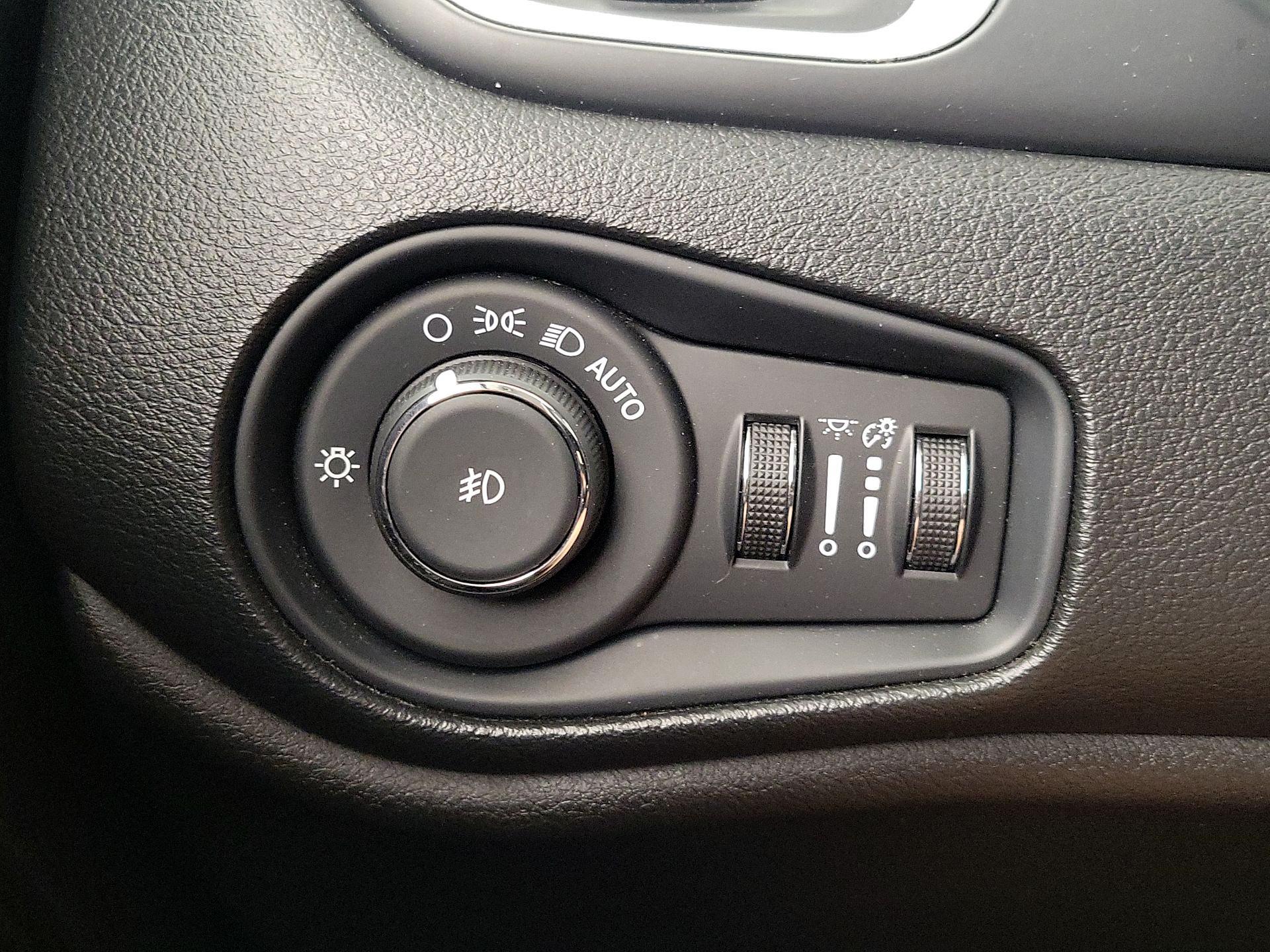 Thumbnail: 2020 Jeep Renegade - 13