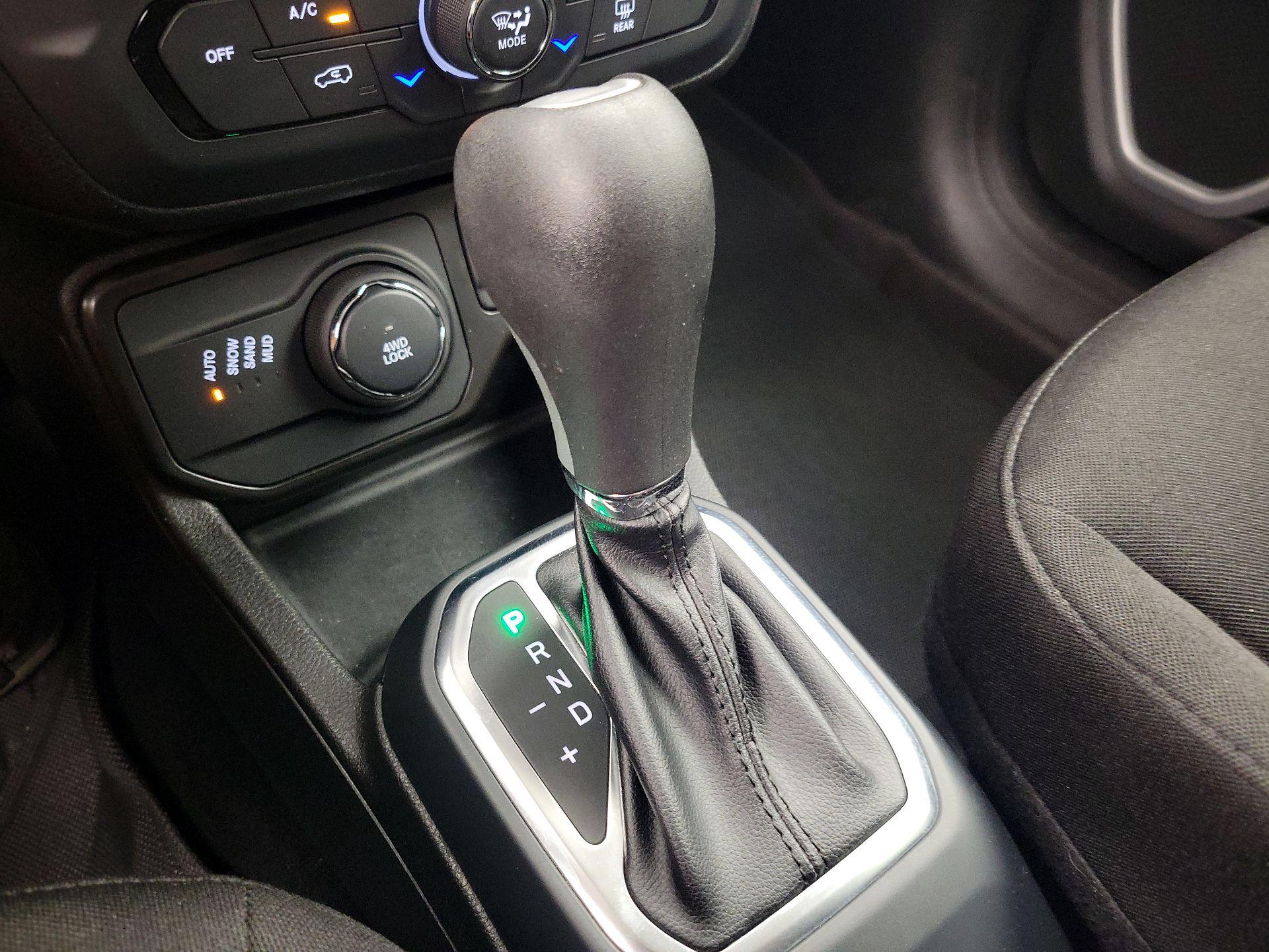 Thumbnail: 2020 Jeep Renegade - 17