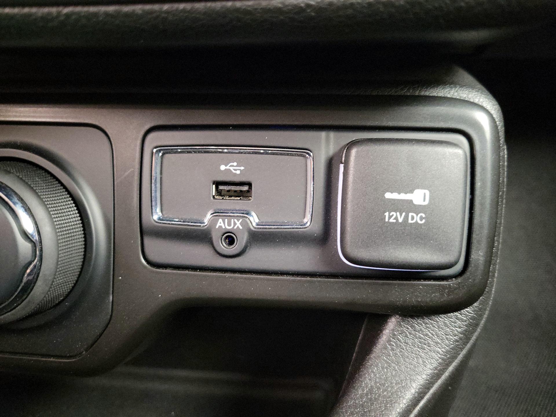 Thumbnail: 2020 Jeep Renegade - 18