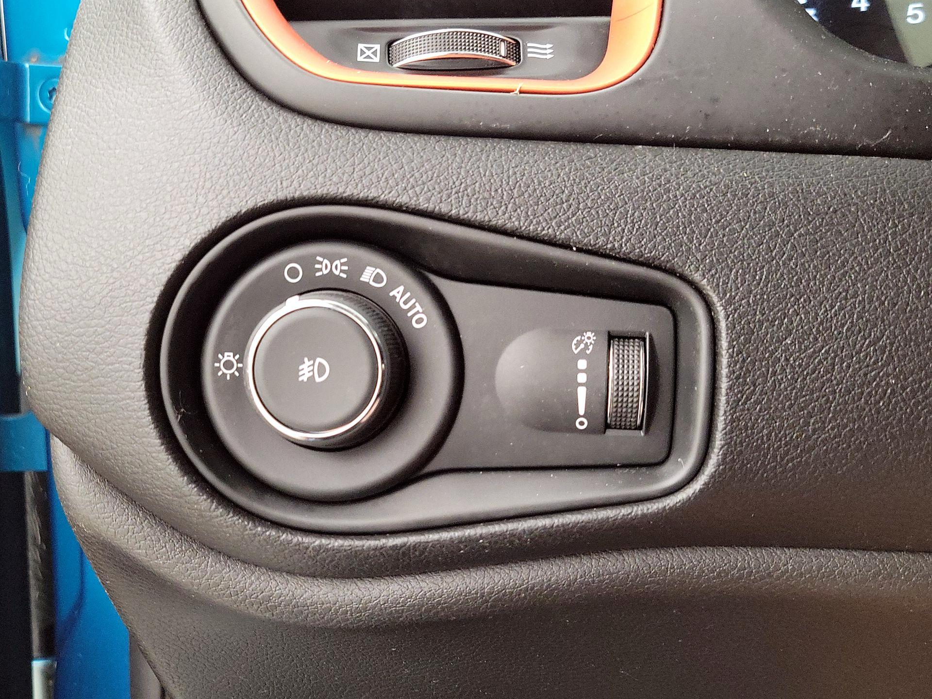 Thumbnail: 2020 Jeep Renegade - 13