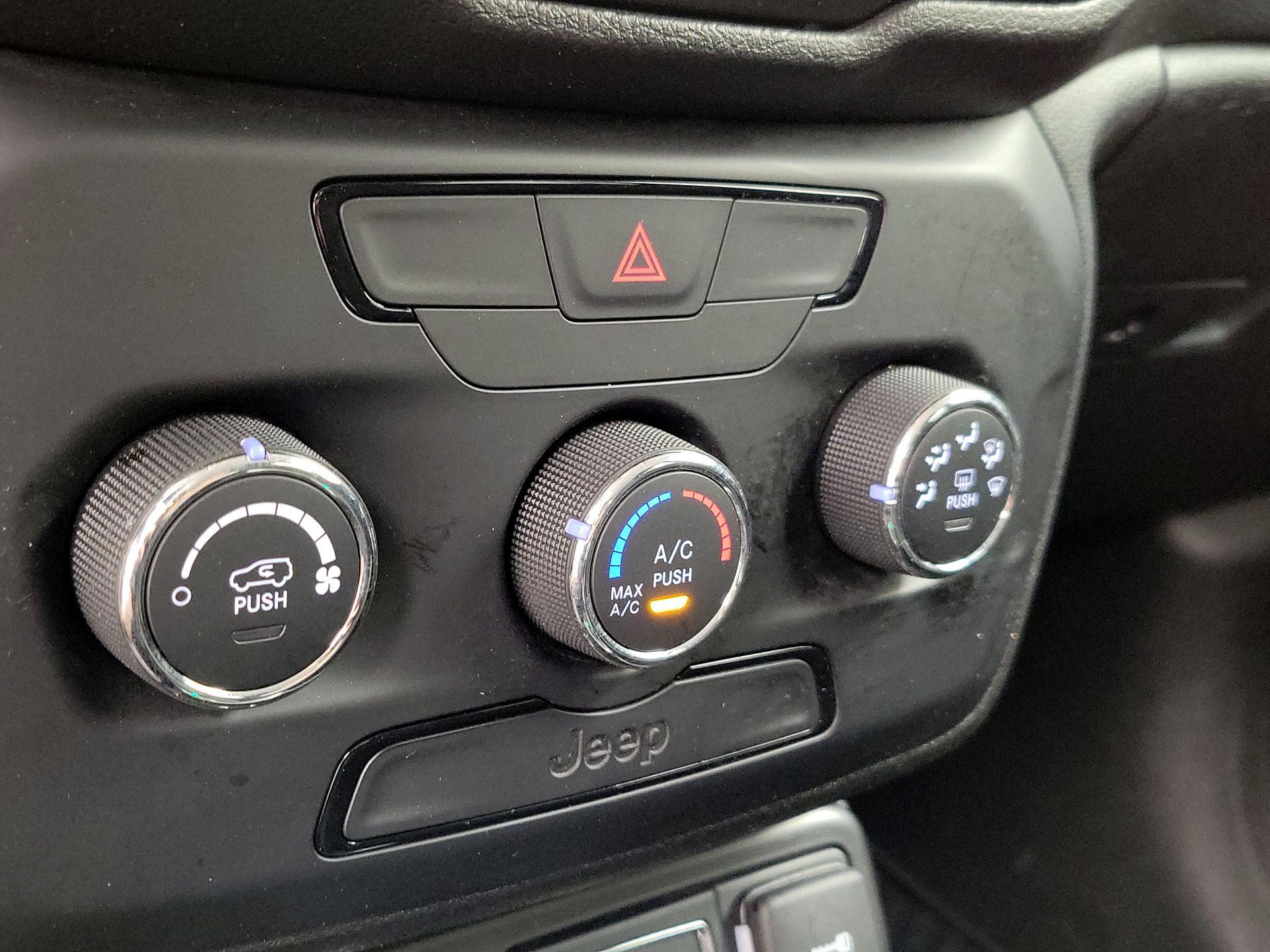 Thumbnail: 2020 Jeep Renegade - 16