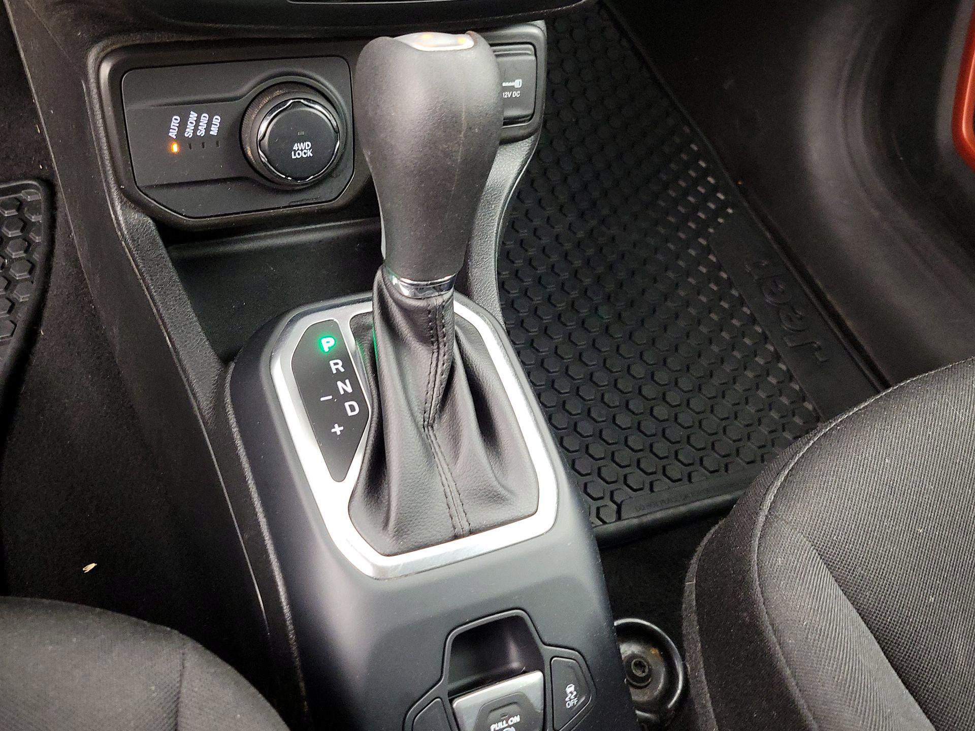 Thumbnail: 2020 Jeep Renegade - 17