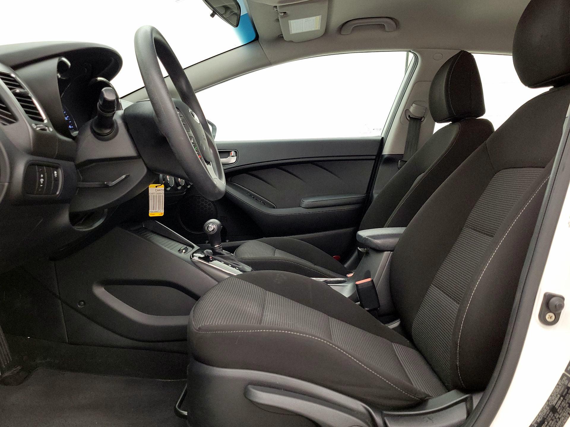 Thumbnail: 2017 Kia Forte - 11