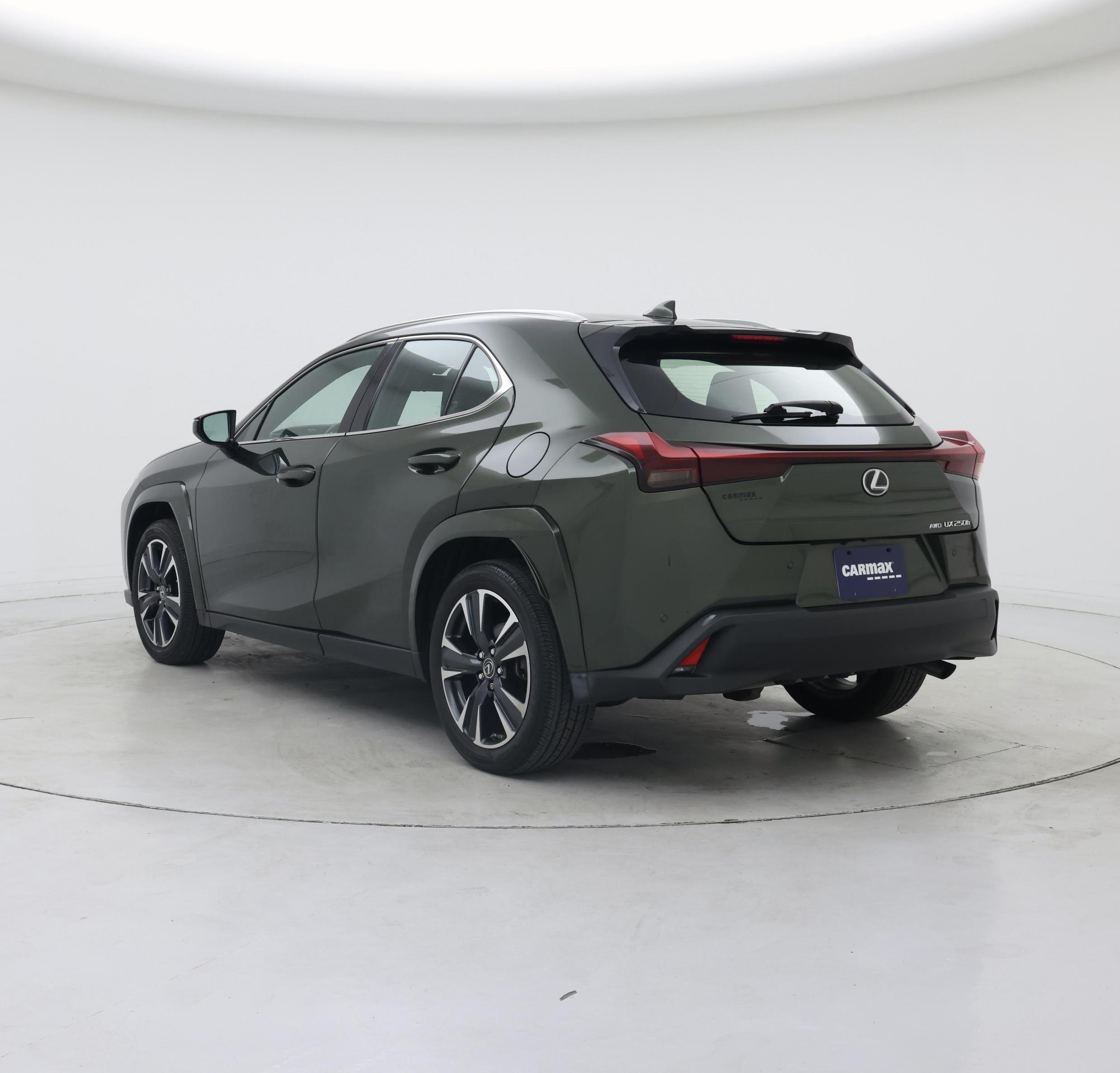 Thumbnail: 2023 Lexus UX - 2