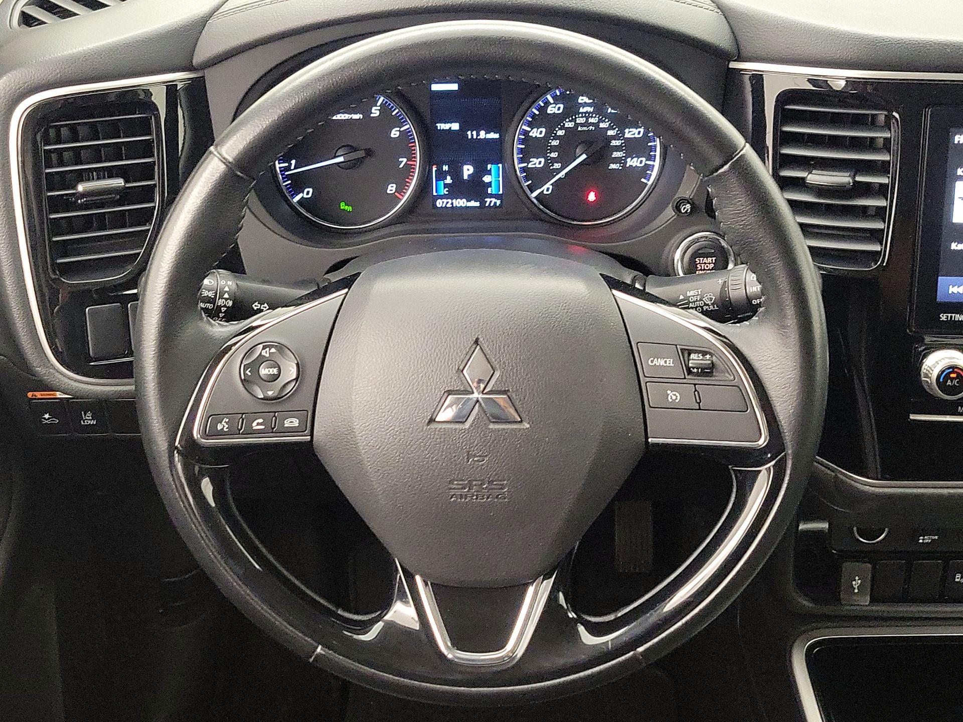 Thumbnail: 2020 Mitsubishi Outlander - 10