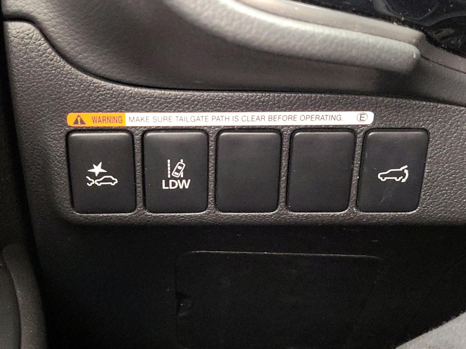 Thumbnail: 2020 Mitsubishi Outlander - 13