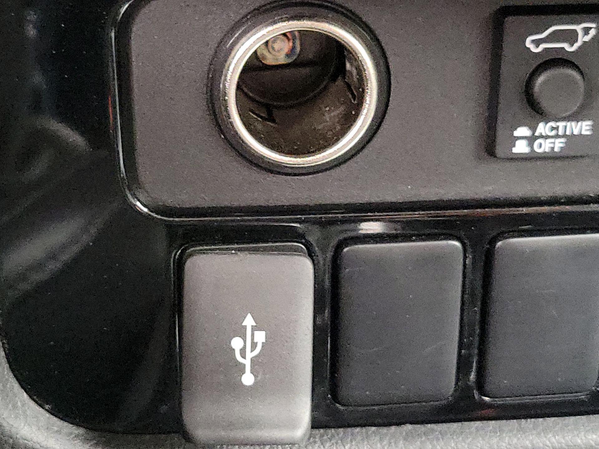 Thumbnail: 2020 Mitsubishi Outlander - 18
