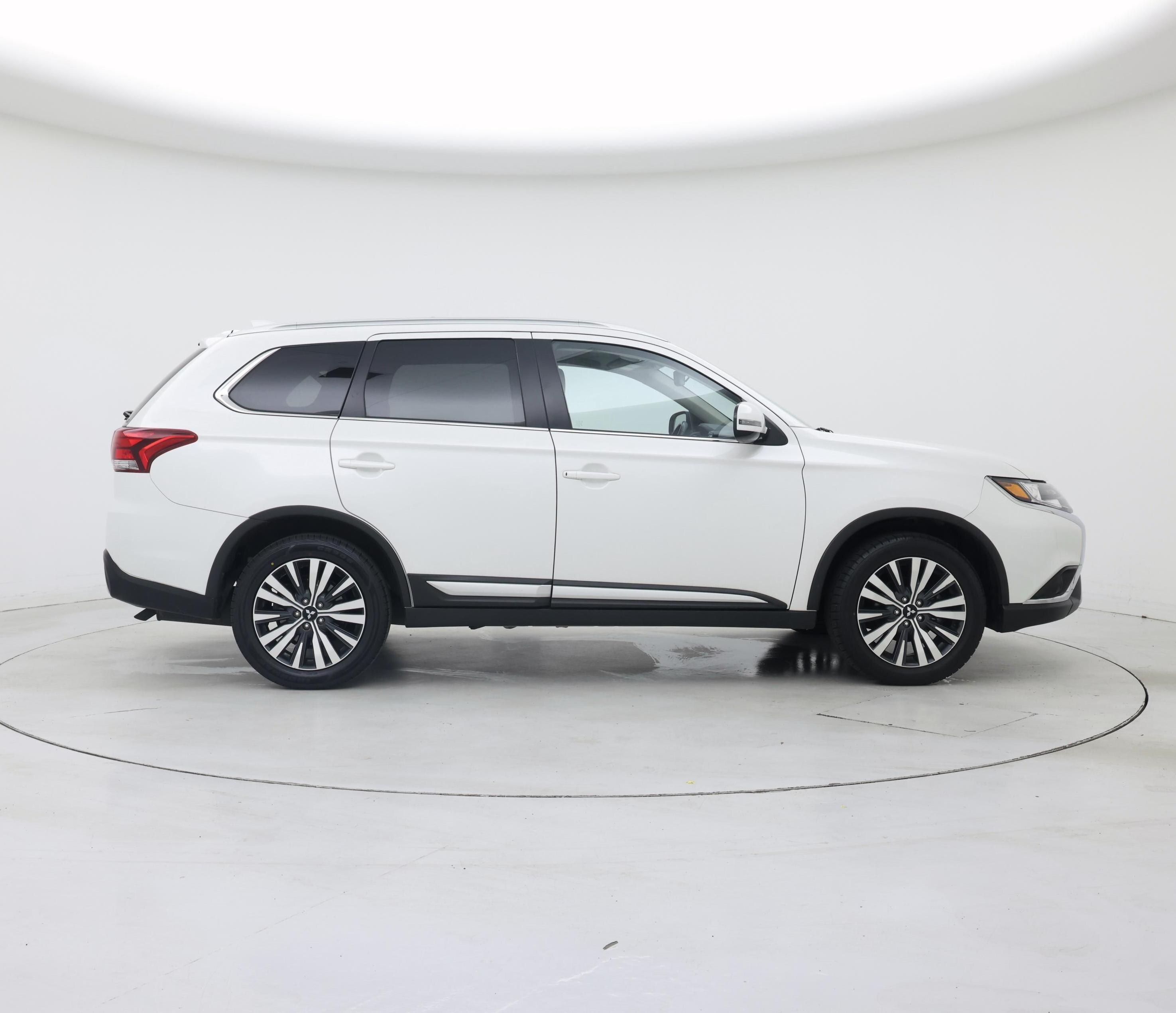 Thumbnail: 2020 Mitsubishi Outlander - 7