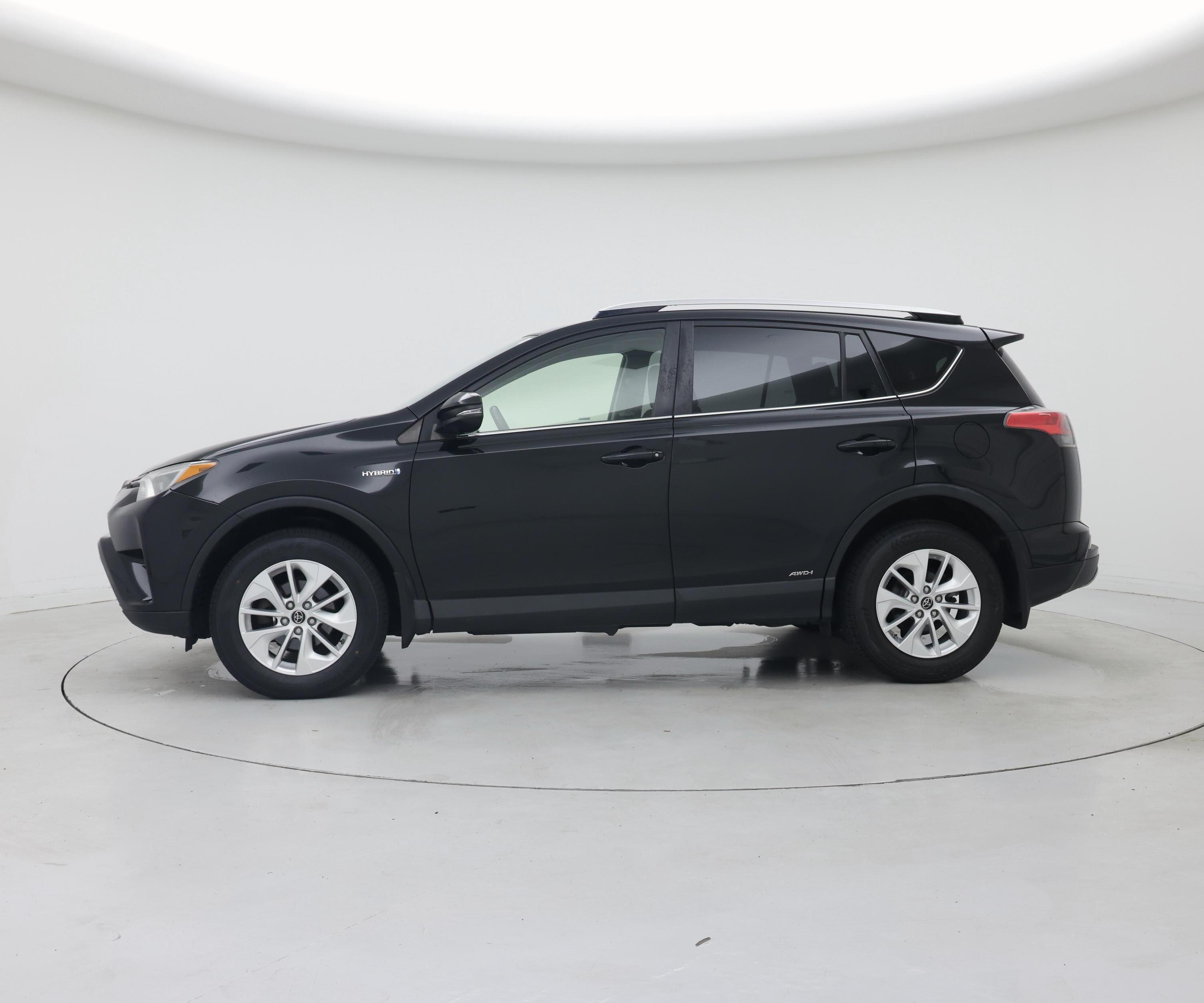 Thumbnail: 2016 Toyota RAV4 - 3