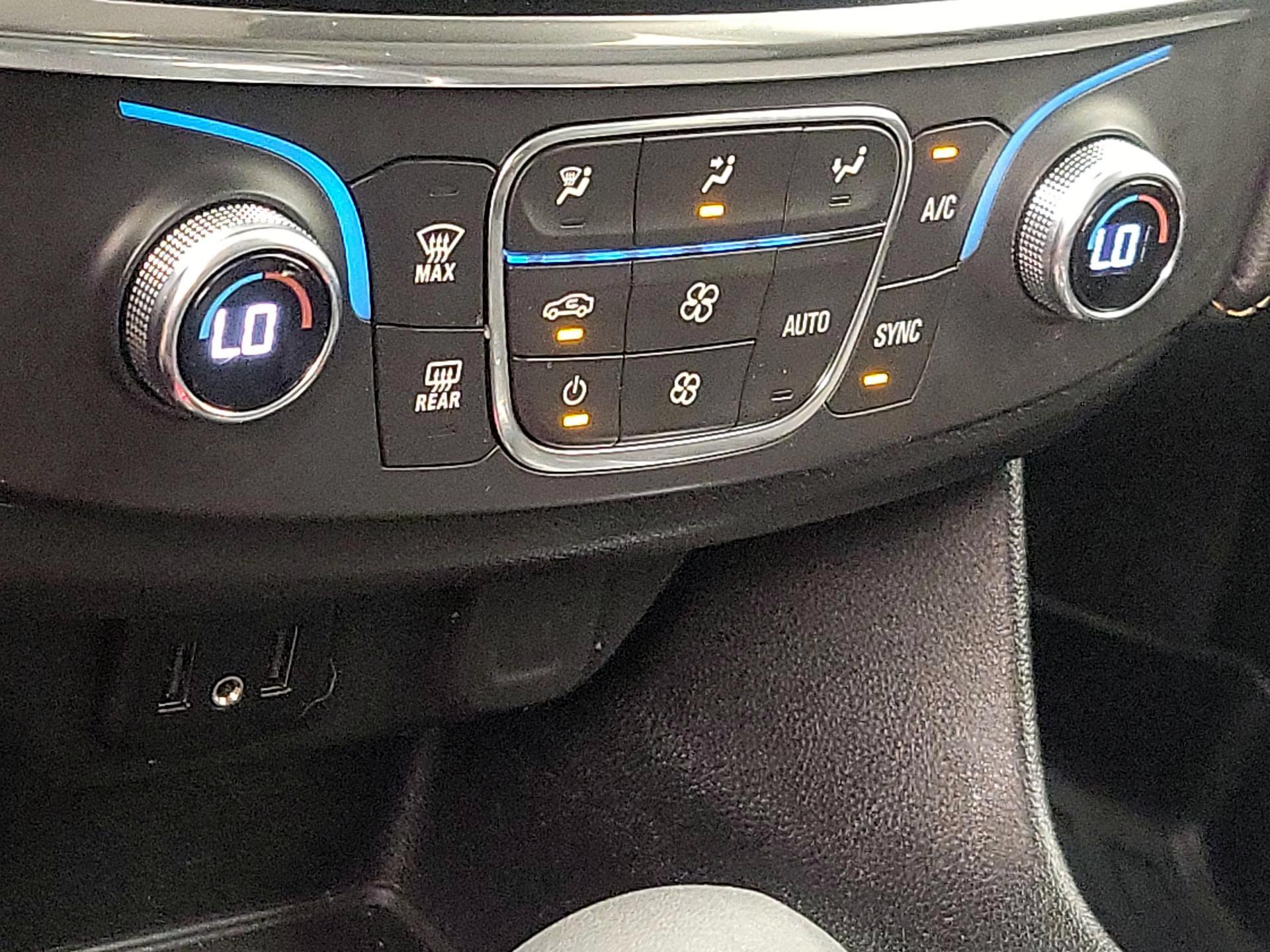 Thumbnail: 2021 Chevrolet Traverse - 16