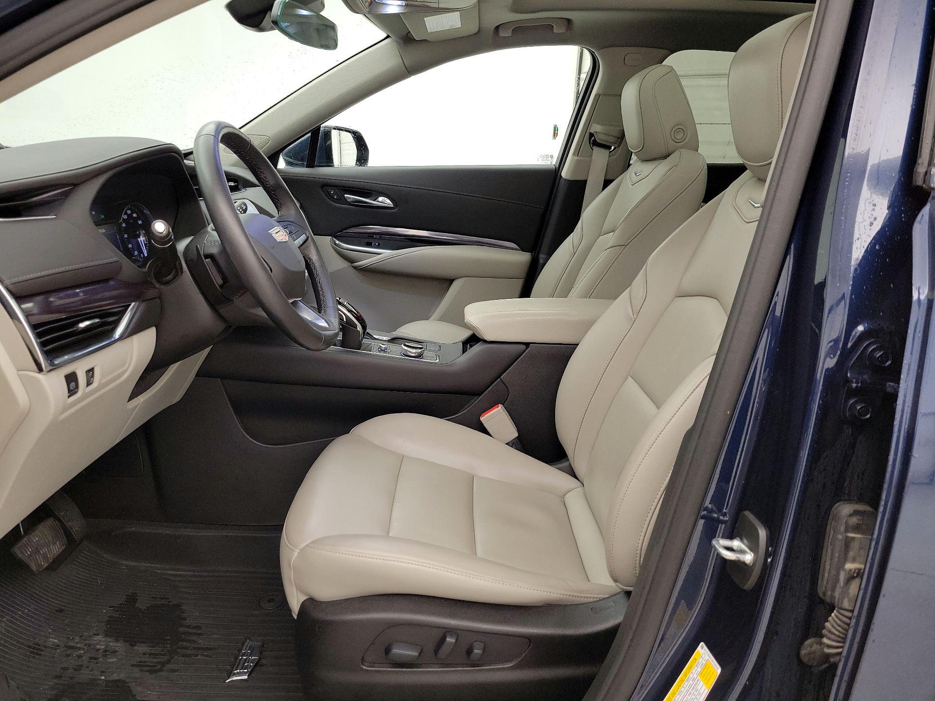 Thumbnail: 2021 Cadillac XT4 - 11
