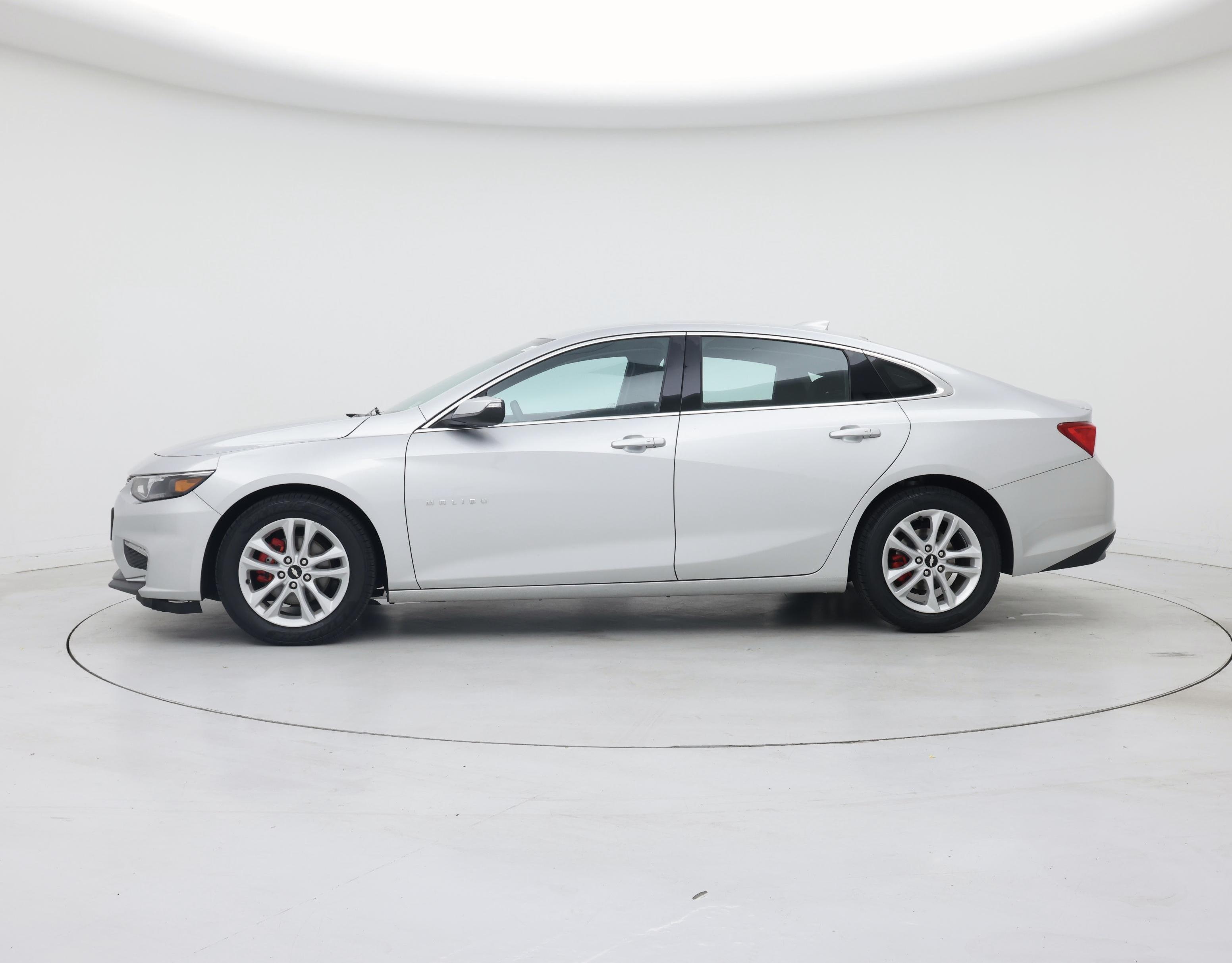 Thumbnail: 2018 Chevrolet Malibu - 3