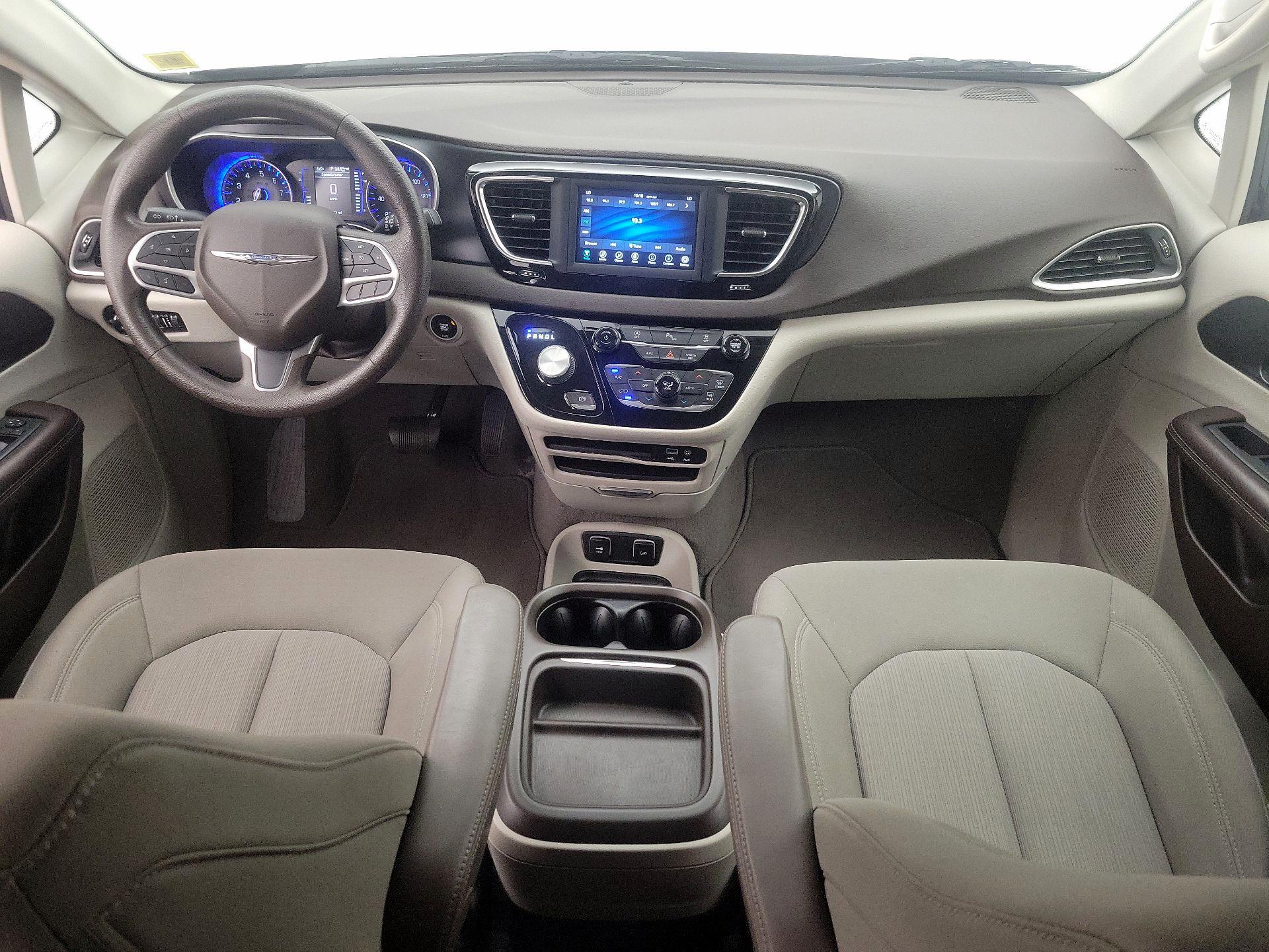 Thumbnail: 2020 Chrysler Pacifica - 9