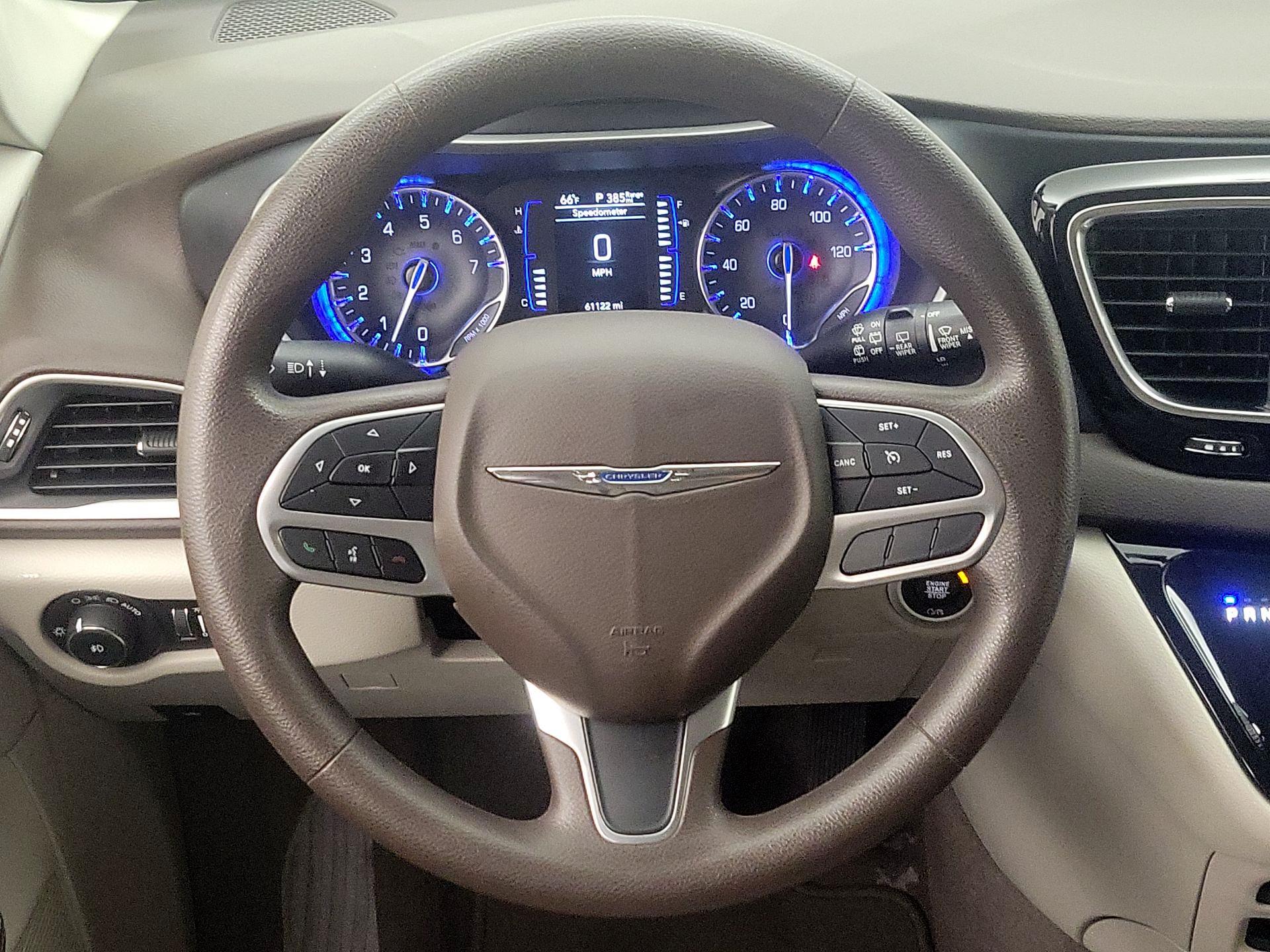 Thumbnail: 2020 Chrysler Pacifica - 10