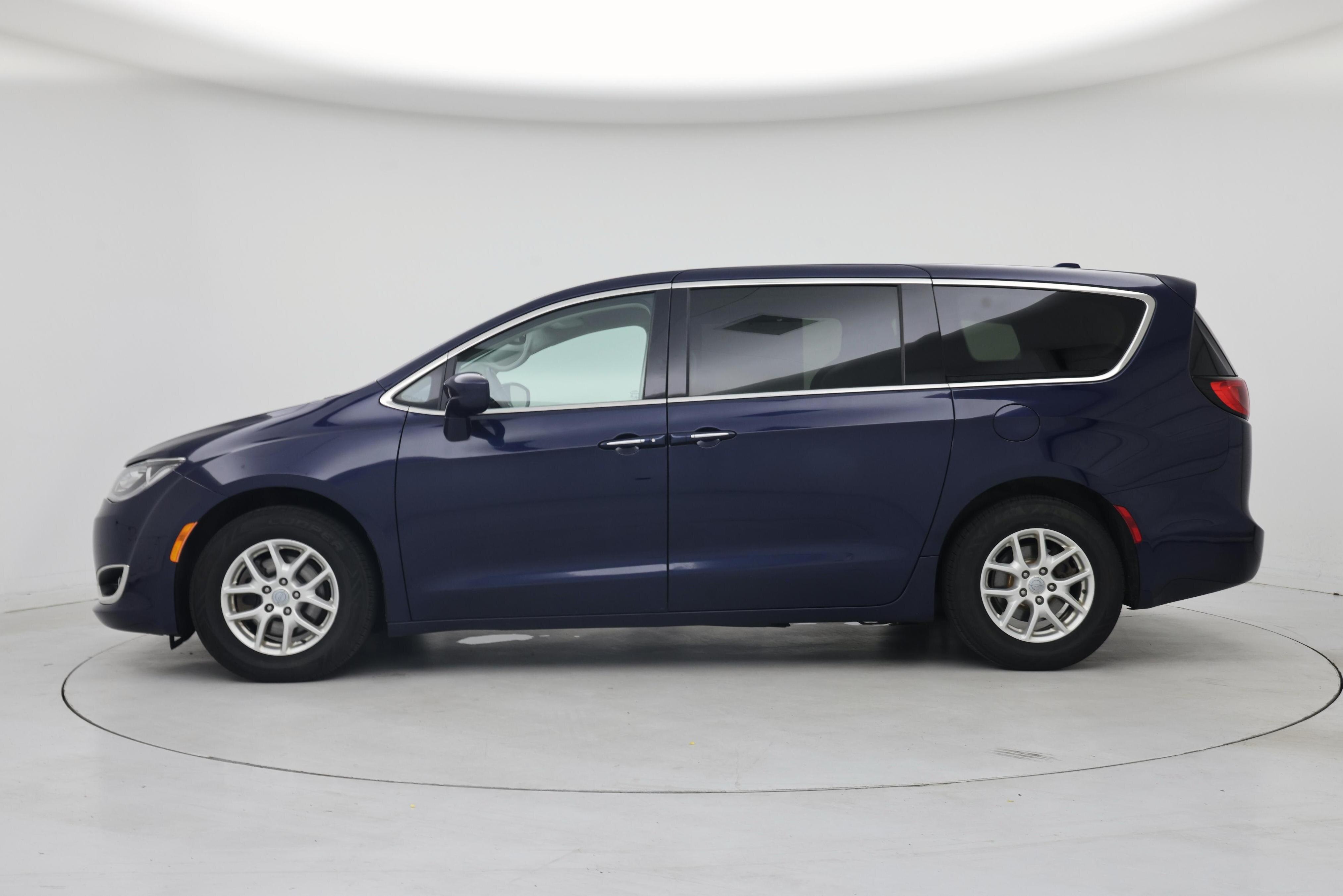 Thumbnail: 2020 Chrysler Pacifica - 3