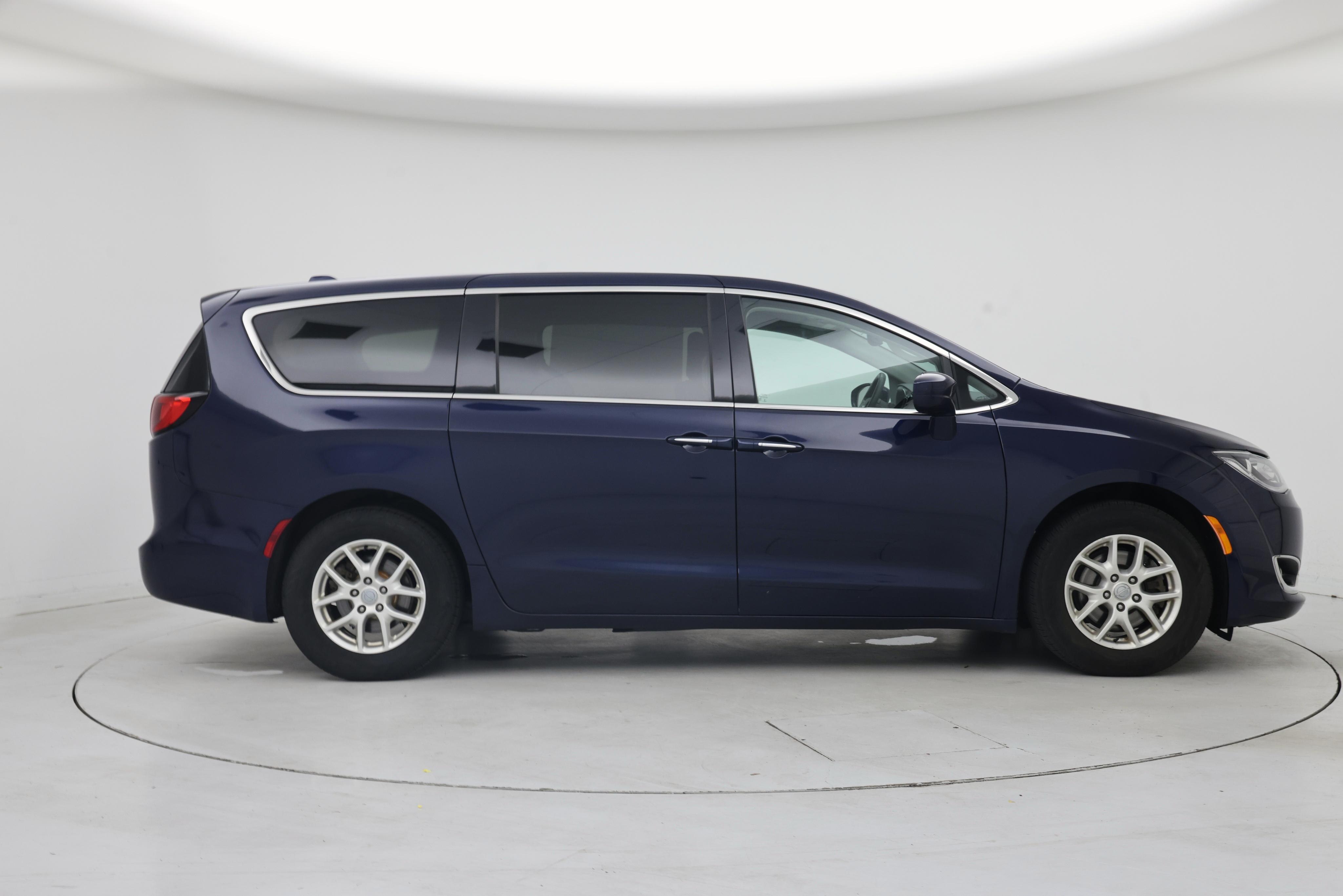 Thumbnail: 2020 Chrysler Pacifica - 7