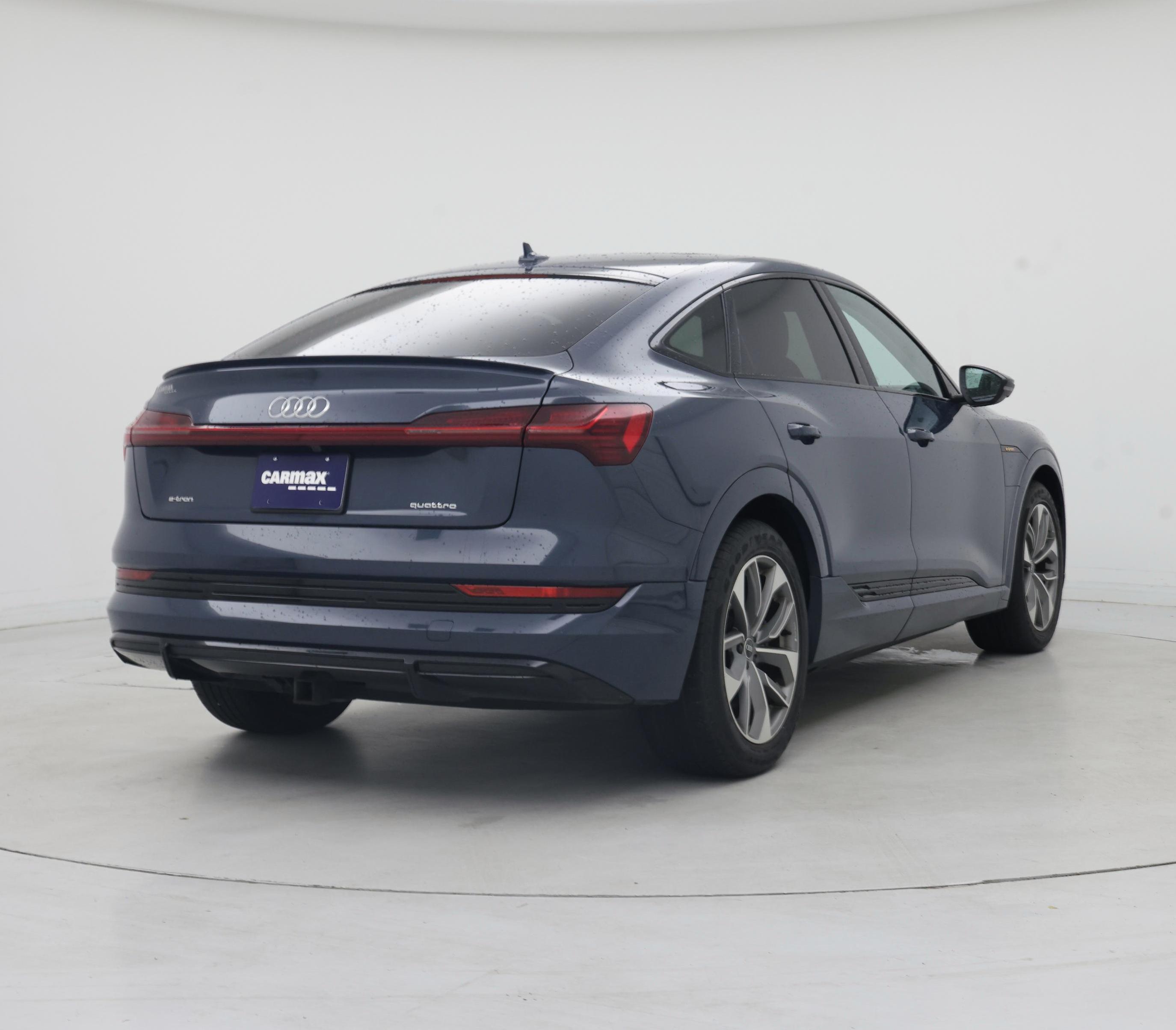 Thumbnail: 2021 Audi e-tron S - 8