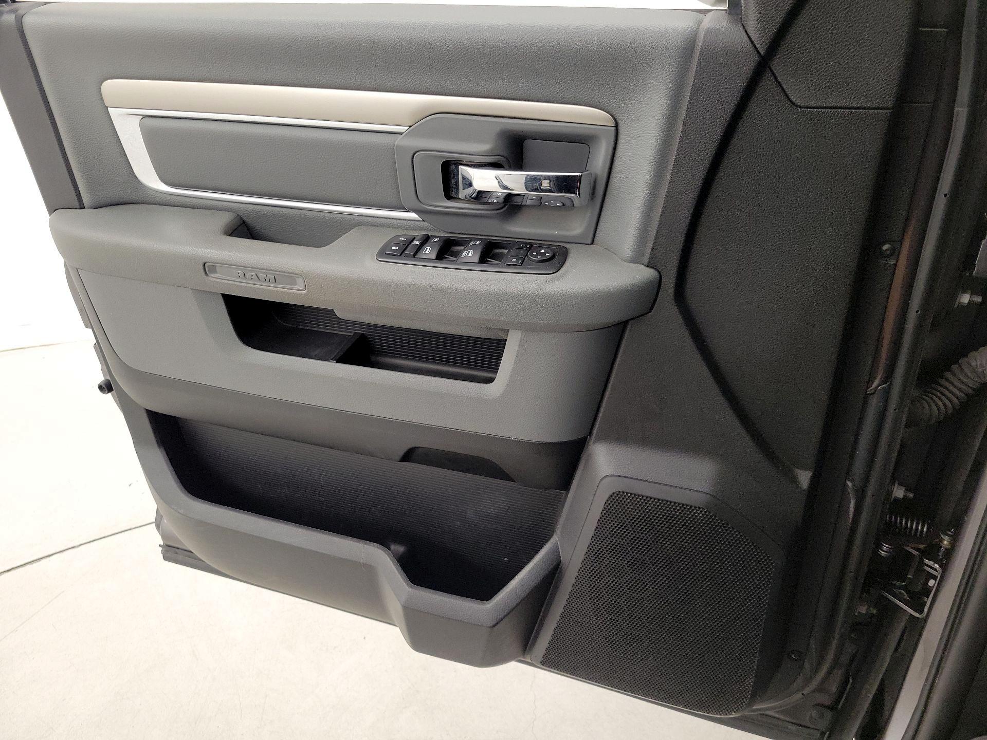 Thumbnail: 2020 RAM 1500 Classic - 12