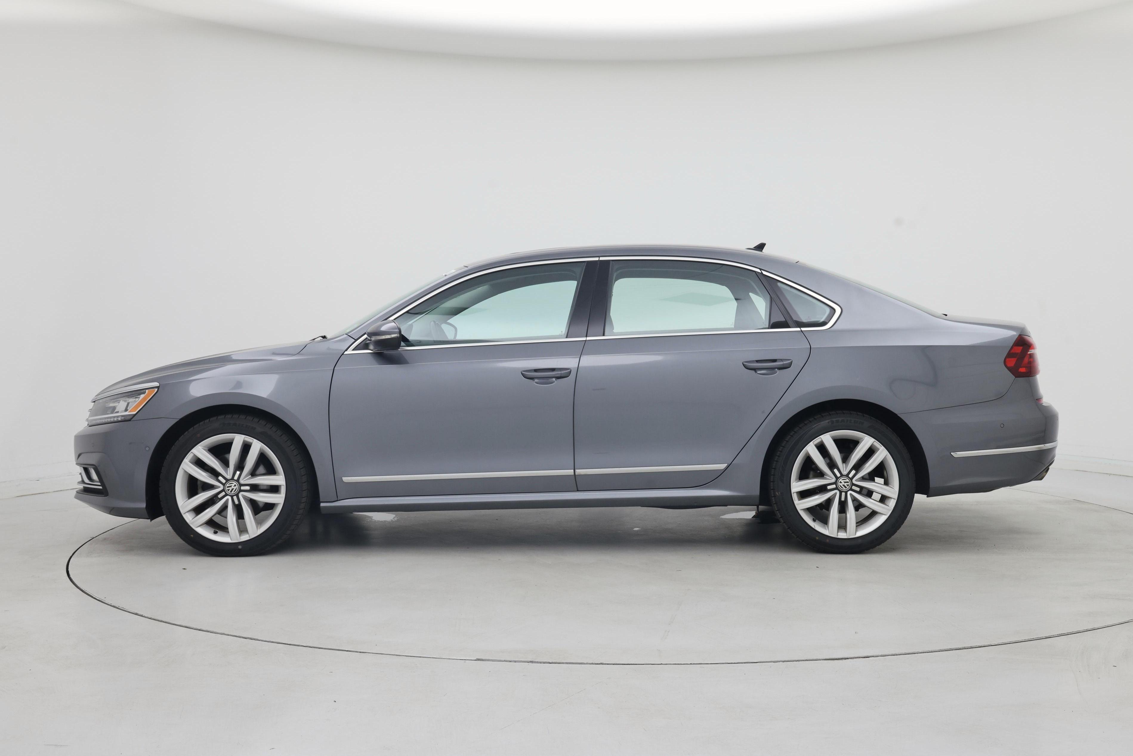 Thumbnail: 2017 Volkswagen Passat - 3