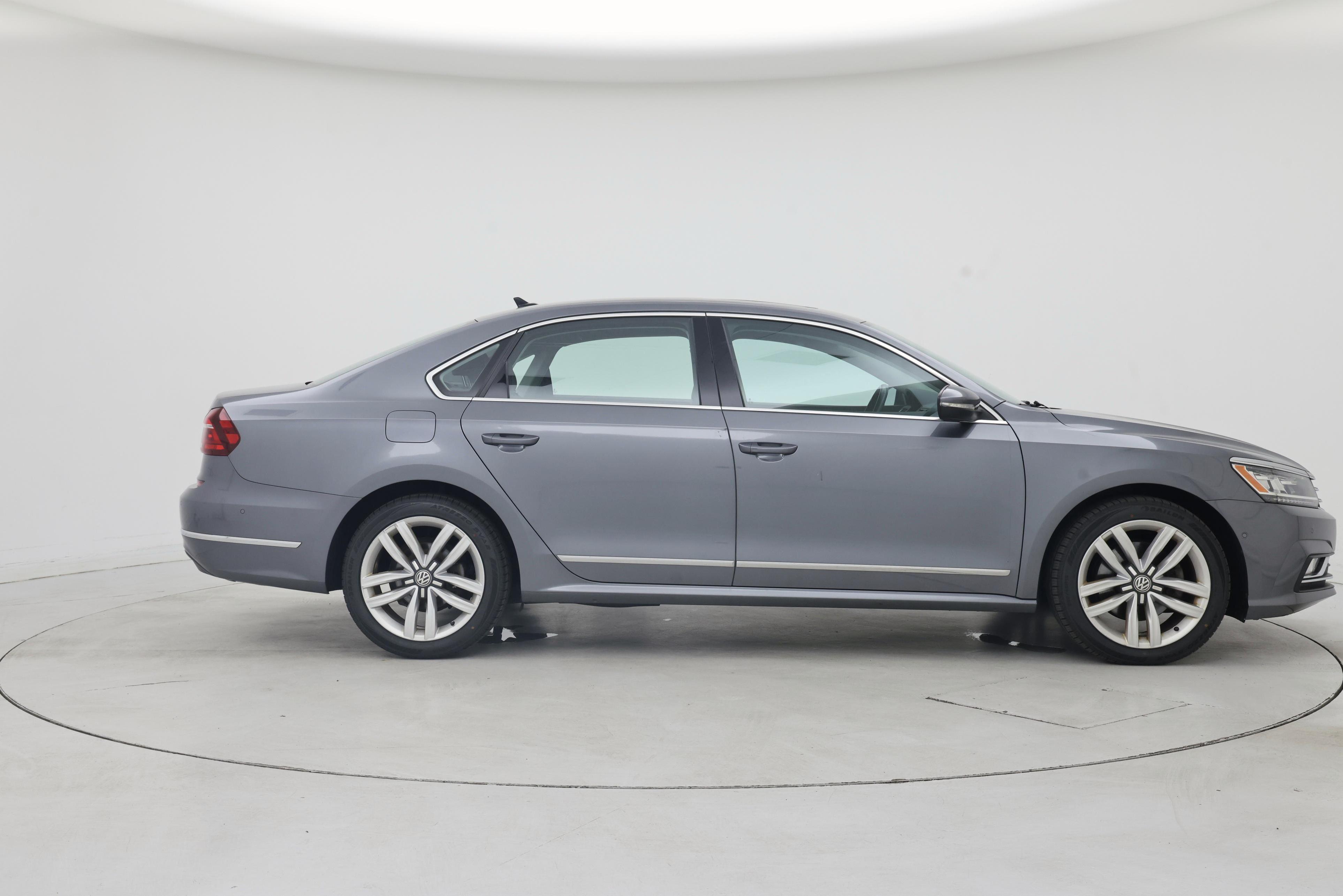 Thumbnail: 2017 Volkswagen Passat - 7
