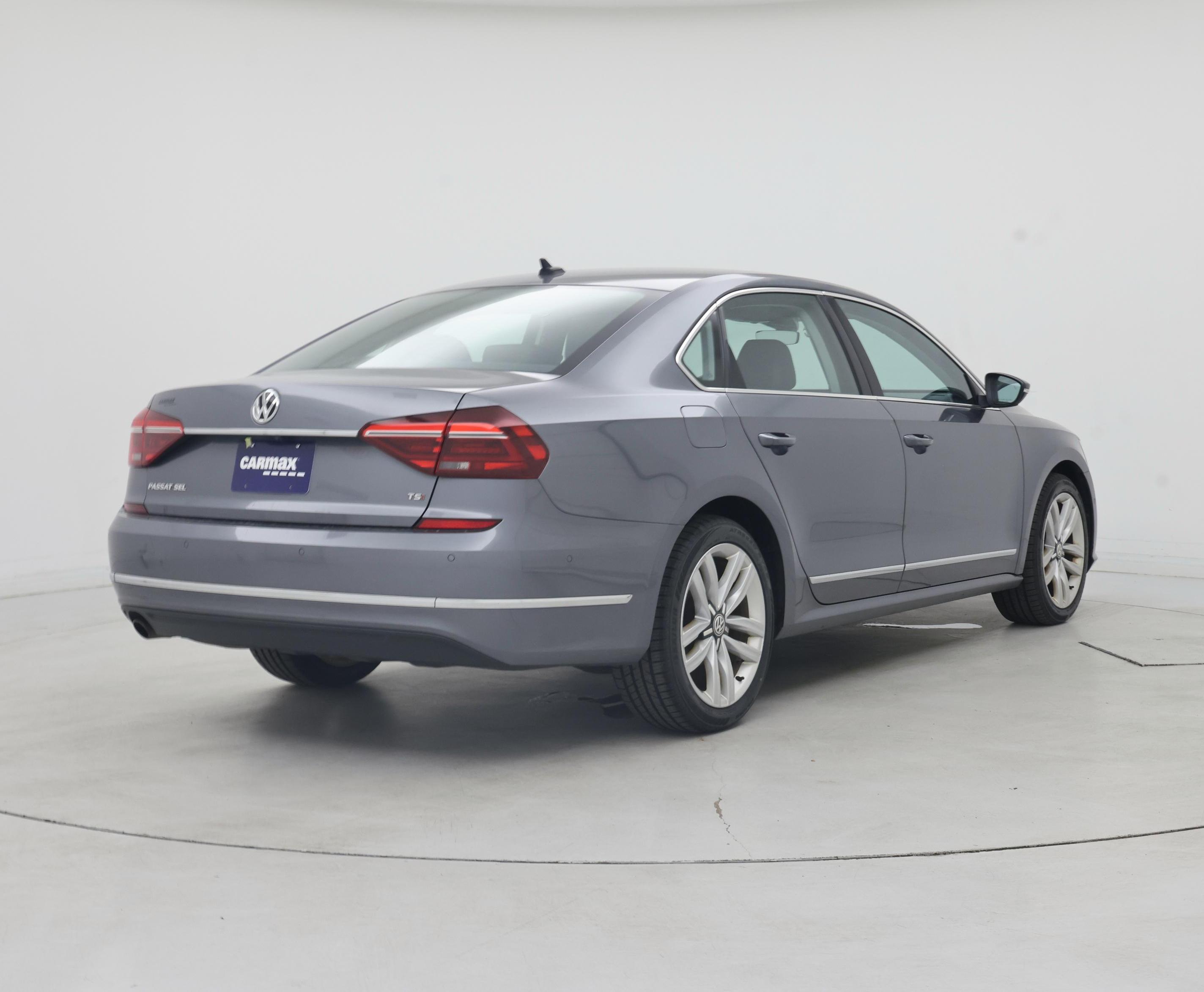 Thumbnail: 2017 Volkswagen Passat - 8