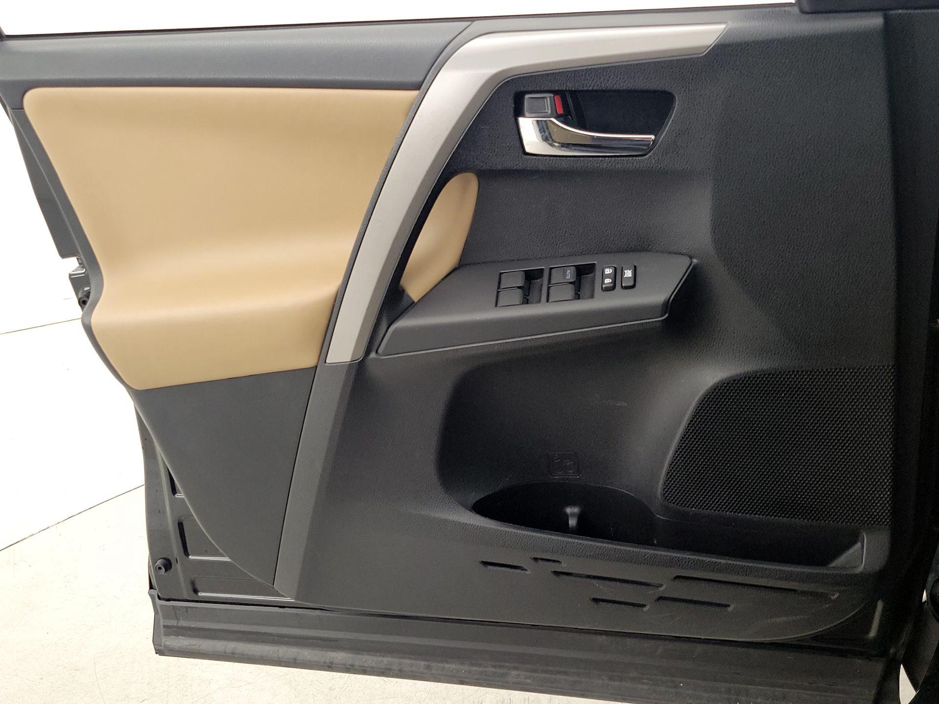 Thumbnail: 2016 Toyota RAV4 - 12