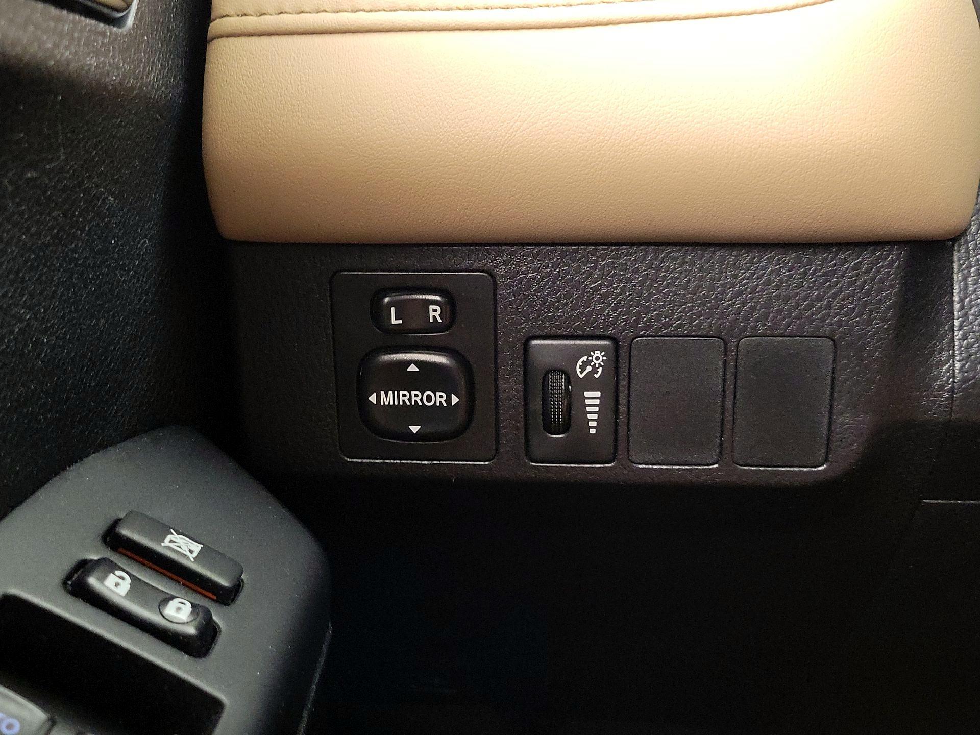 Thumbnail: 2016 Toyota RAV4 - 13