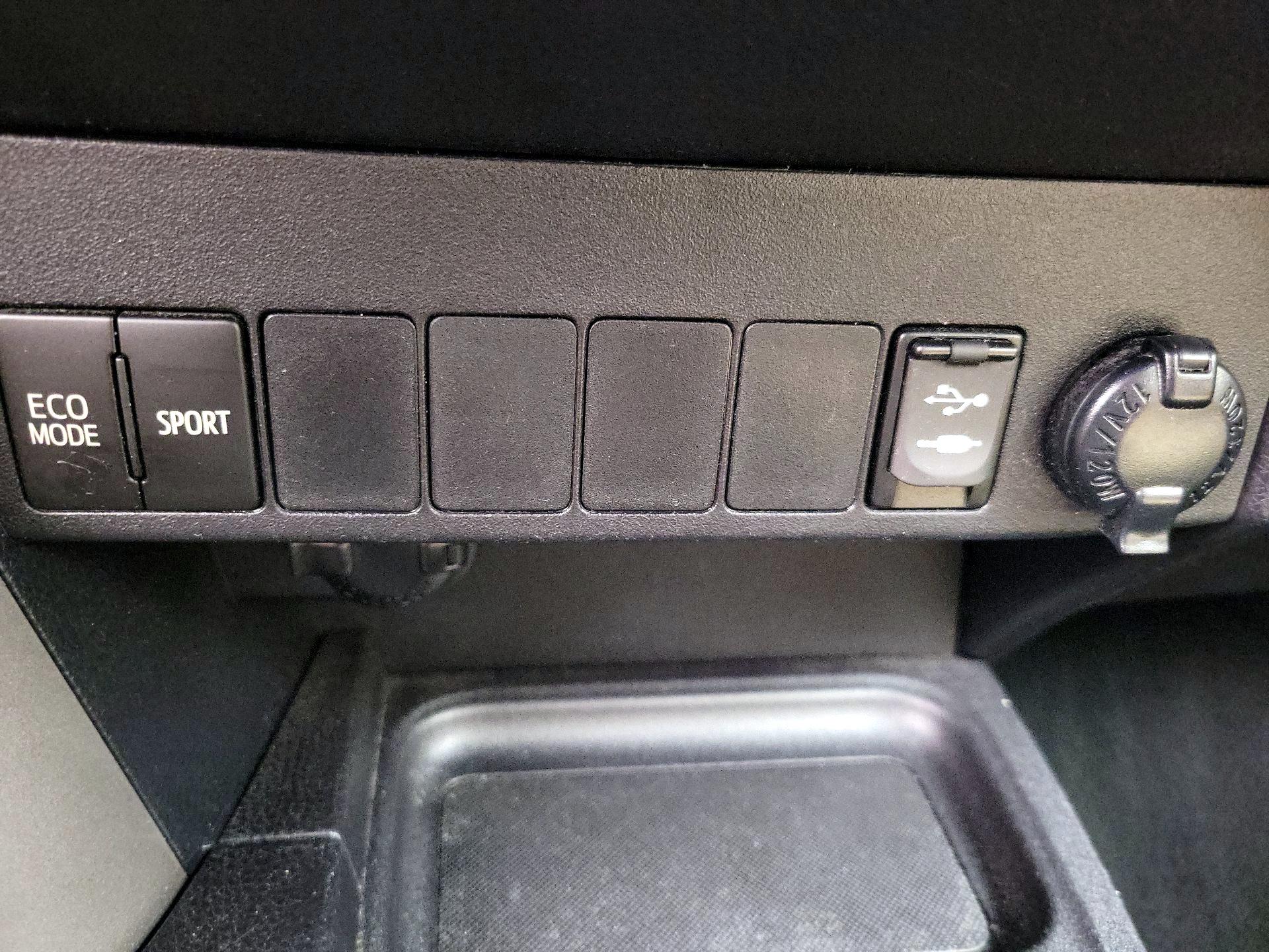 Thumbnail: 2016 Toyota RAV4 - 18