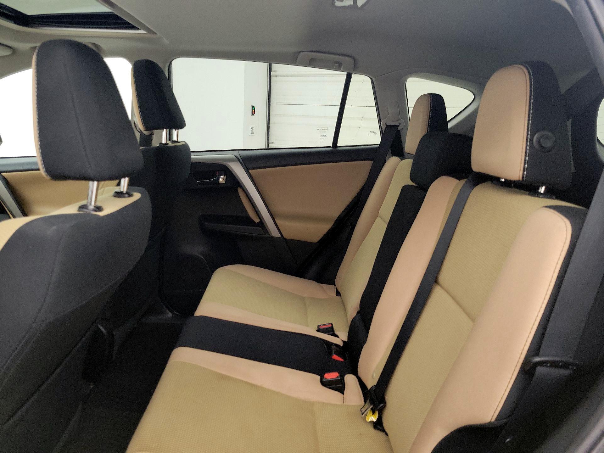 Thumbnail: 2016 Toyota RAV4 - 20