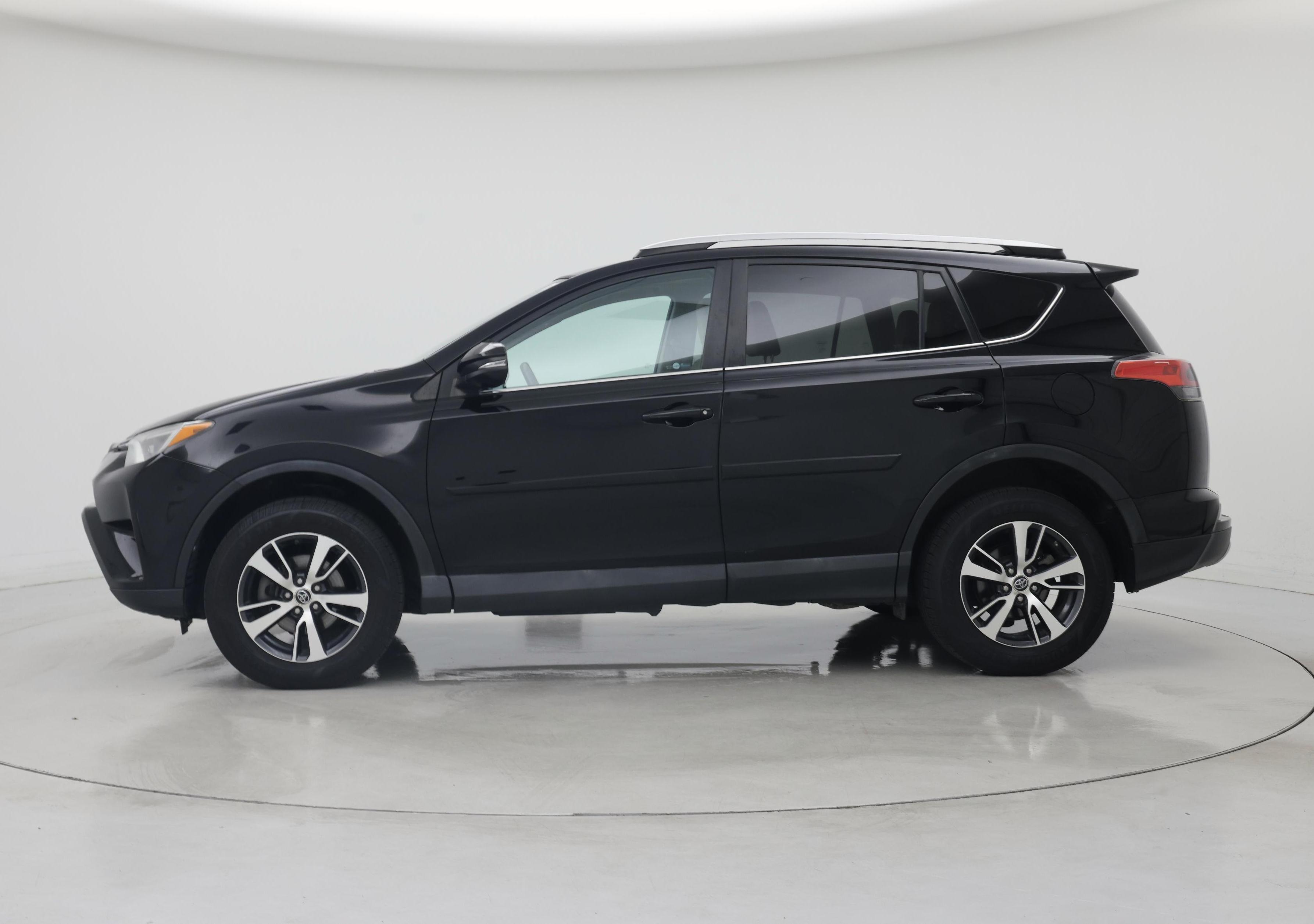 Thumbnail: 2016 Toyota RAV4 - 3