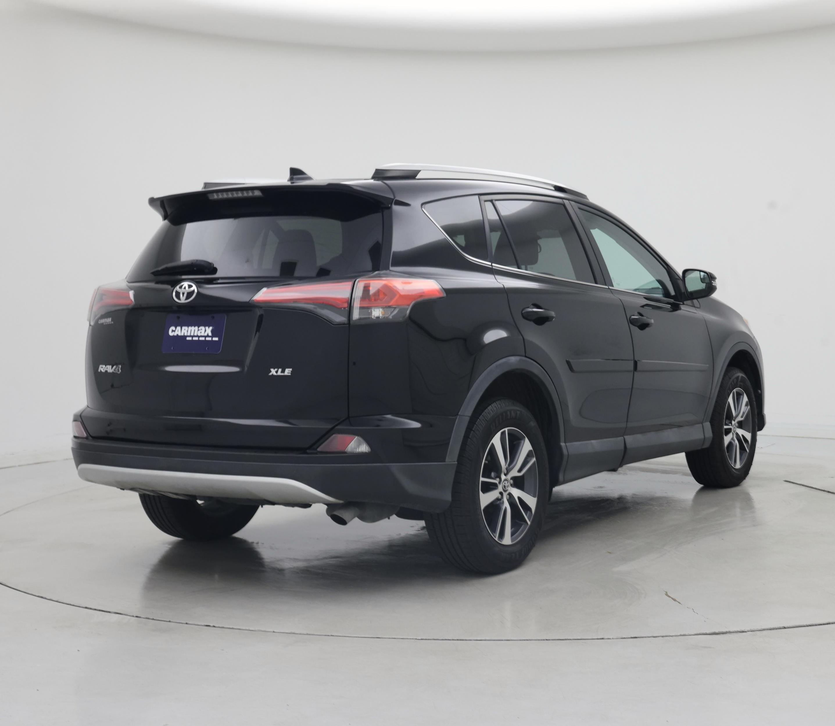 Thumbnail: 2016 Toyota RAV4 - 8