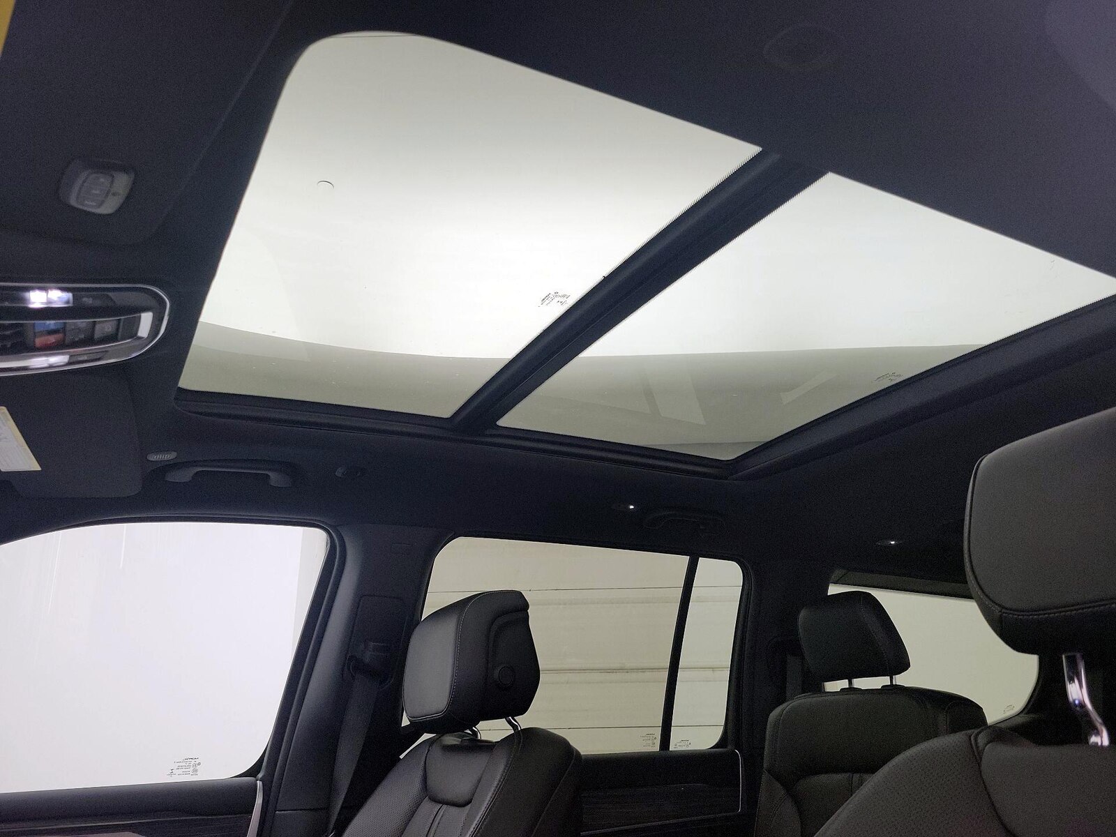 Panoramic Sunroof & Skylight(s)