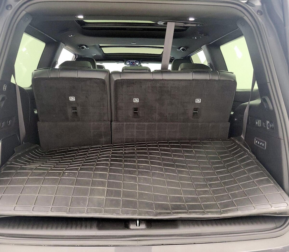 Trunk/Cargo (Seats Up)